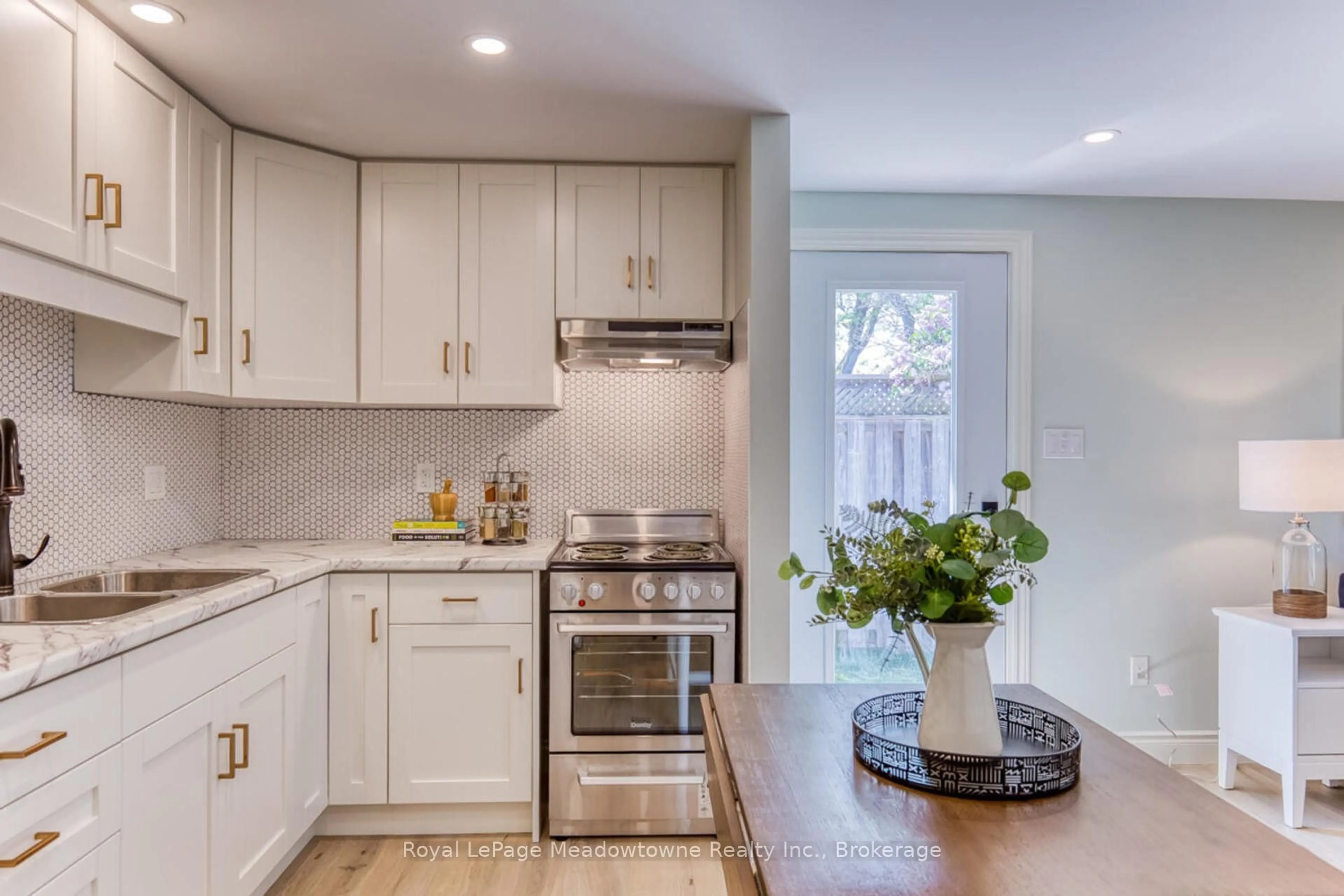 Open concept kitchen, unknown for 30 Cluthe Cres, Kitchener Ontario N2P 1M8