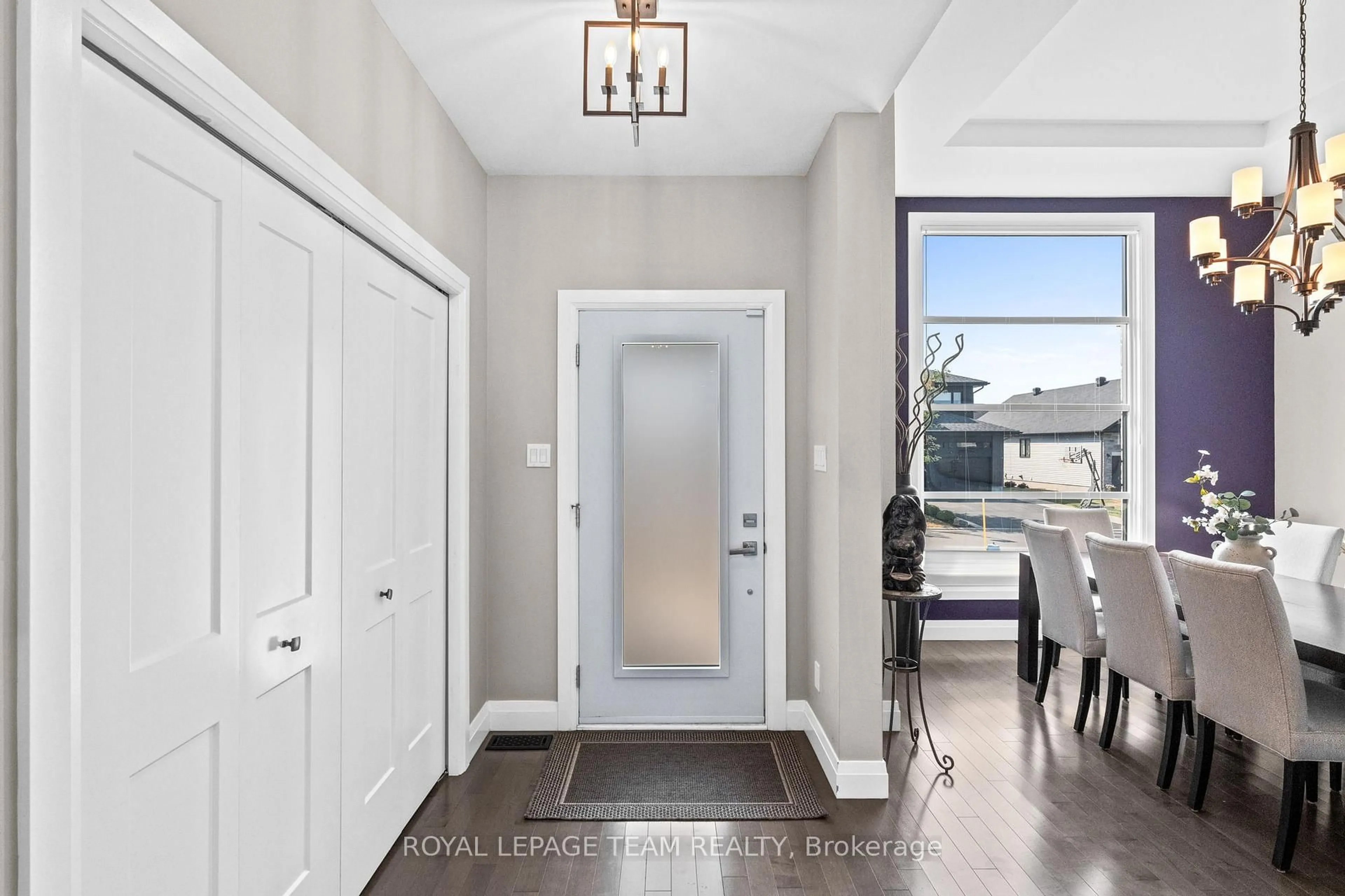 Indoor entryway for 14 Granite St, Clarence-Rockland Ontario K4K 0J2