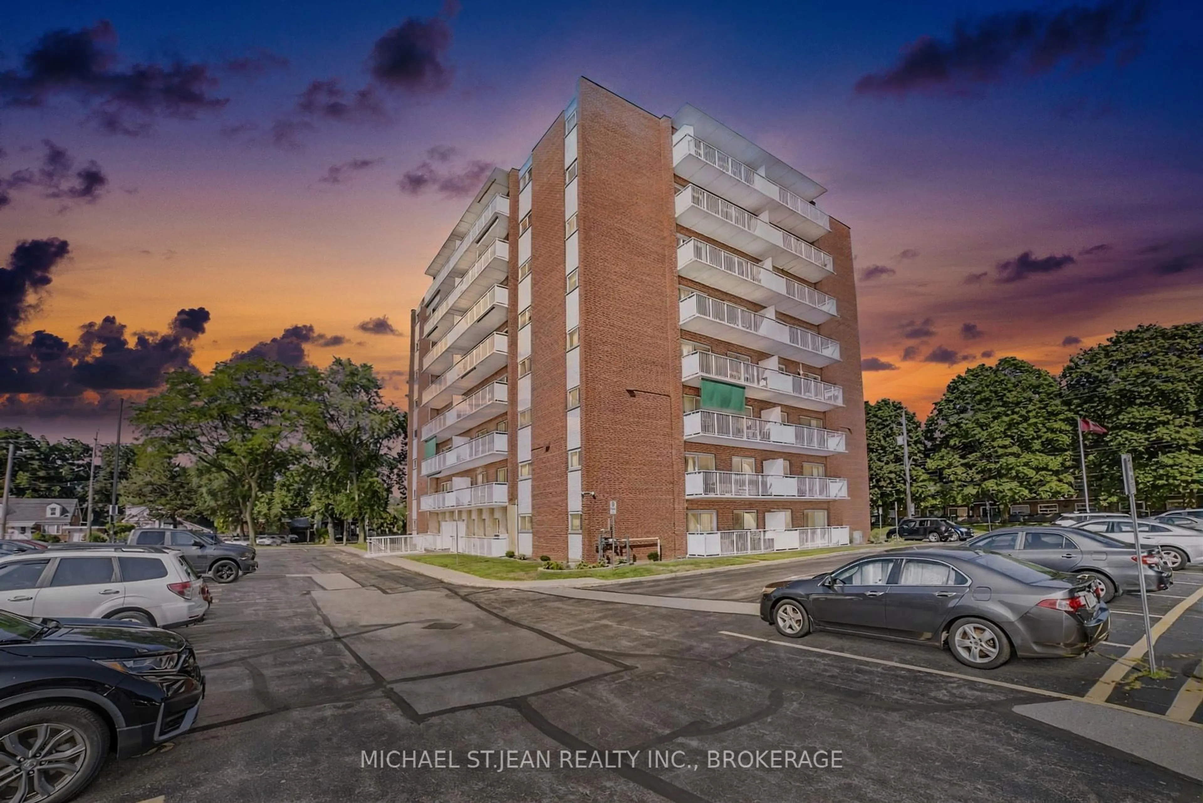 A pic from outside/outdoor area/front of a property/back of a property/a pic from drone, street for 8 Woodman Dr #808, Hamilton Ontario L8K 4C9
