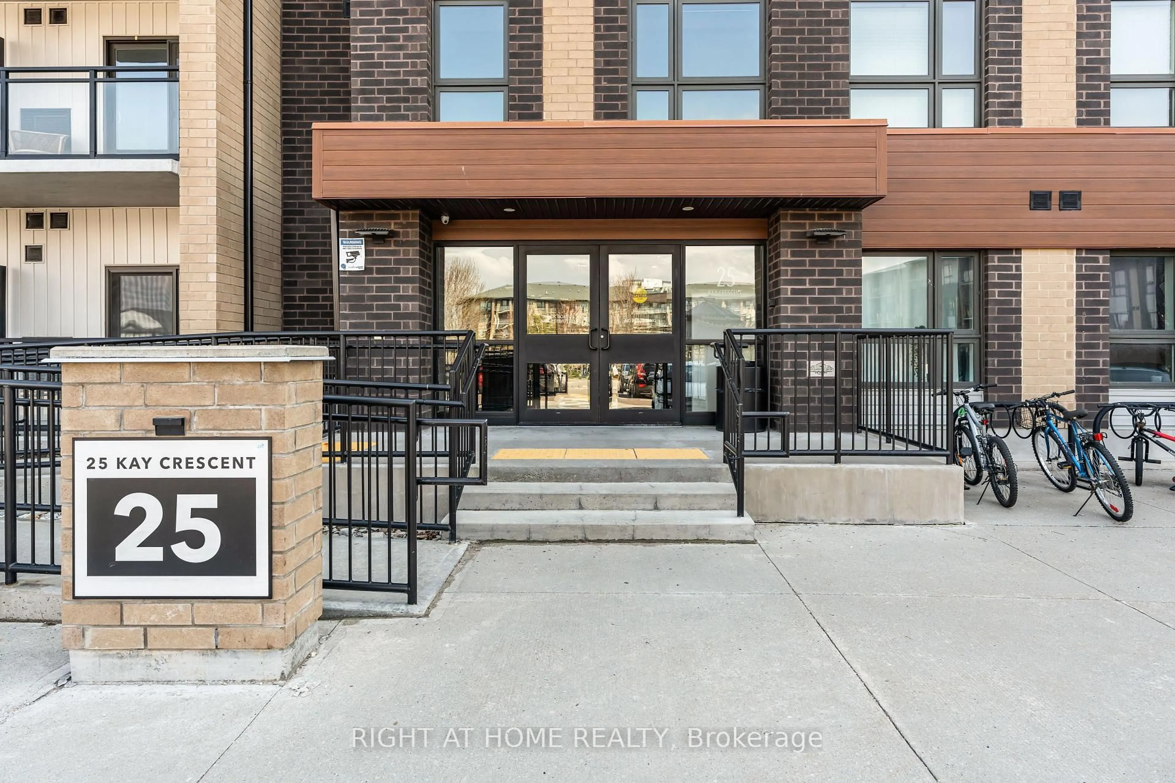 Indoor foyer for 25 Kay Cres #LL12, Guelph Ontario N1L 0P2