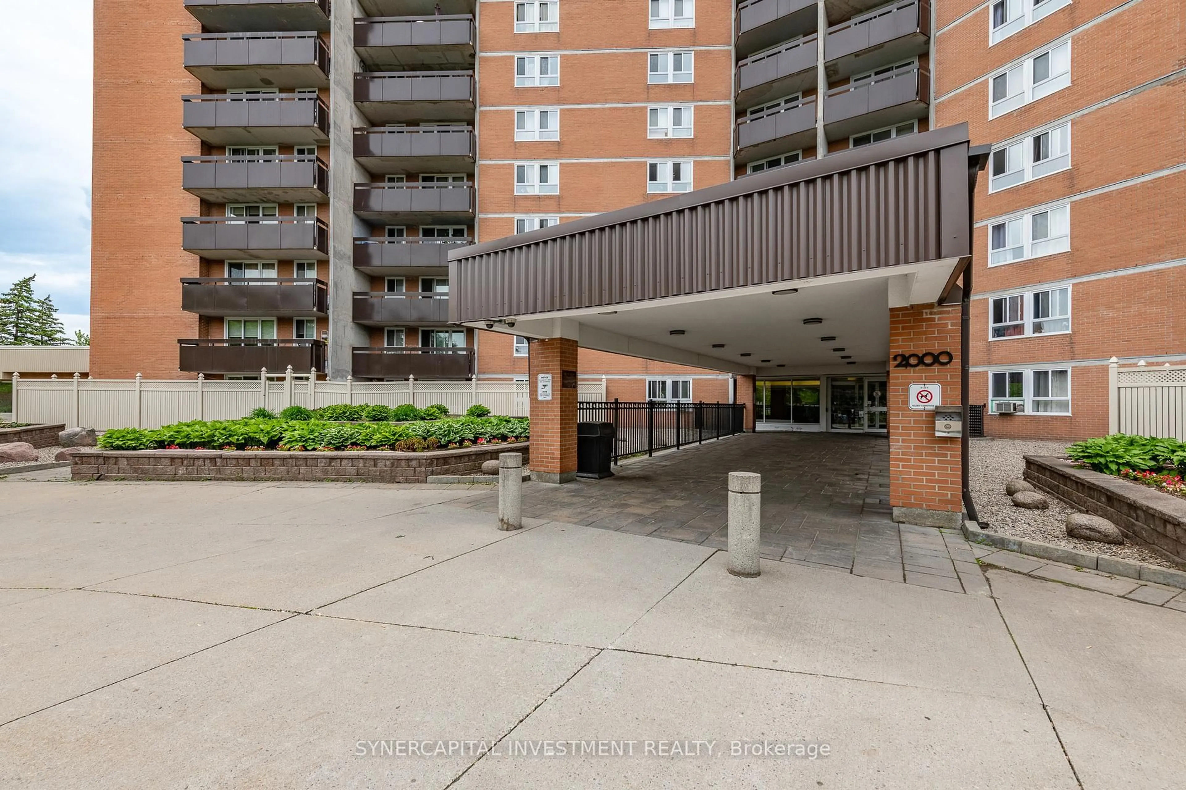 Indoor foyer for 2000 Jasmine Cres #1202, Ottawa Ontario K1J 8K4