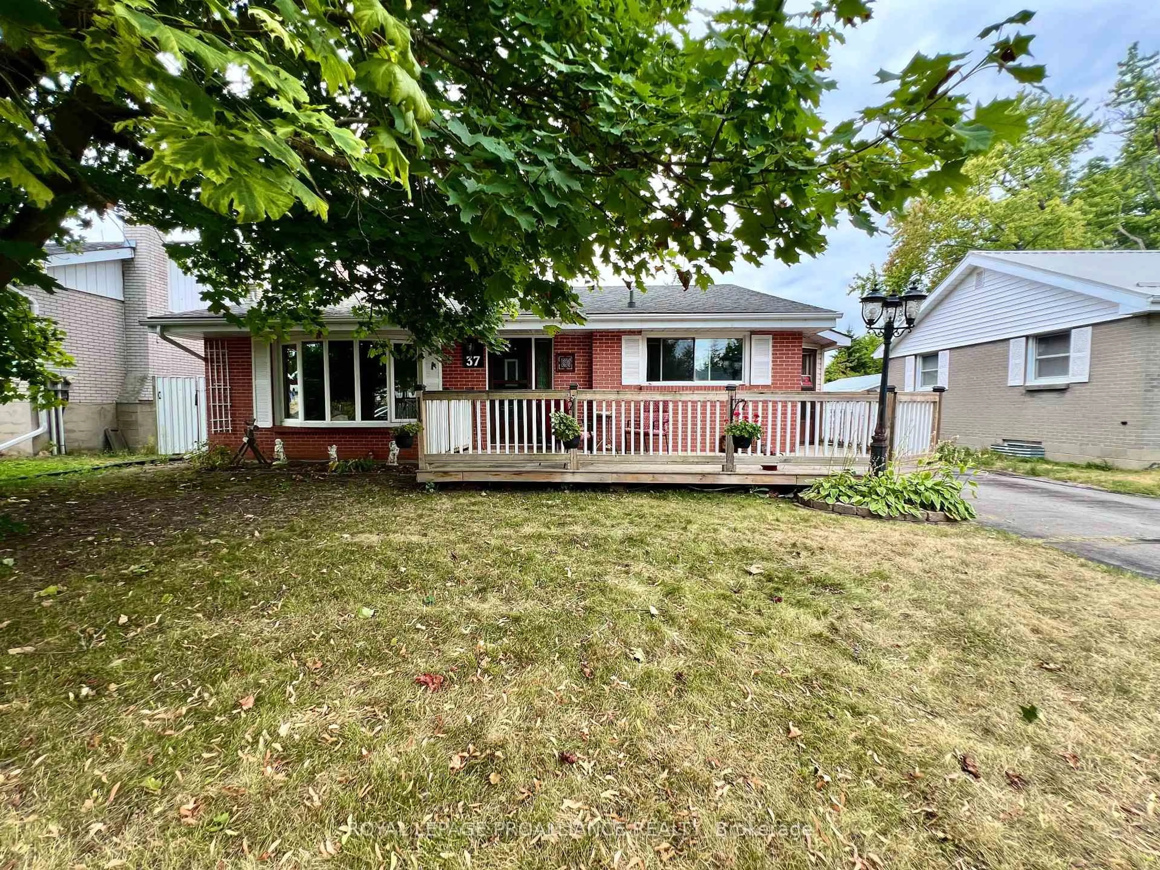 A pic from outside/outdoor area/front of a property/back of a property/a pic from drone, street for 37 Bongard Cres, Belleville Ontario K8P 2L4