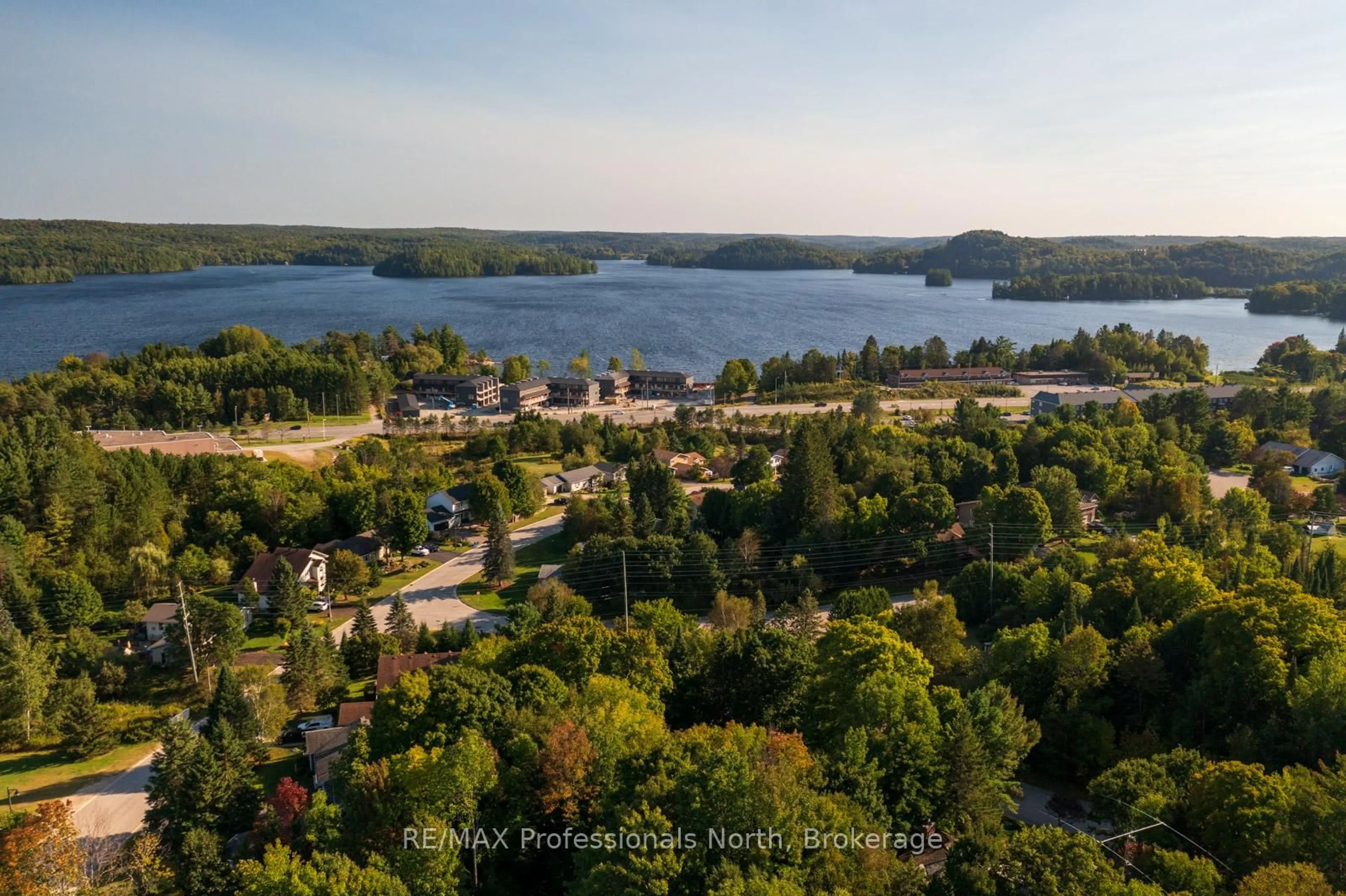A pic from outside/outdoor area/front of a property/back of a property/a pic from drone, water/lake/river/ocean view for 40 GLENWOOD Dr, Huntsville Ontario P1H 1B6