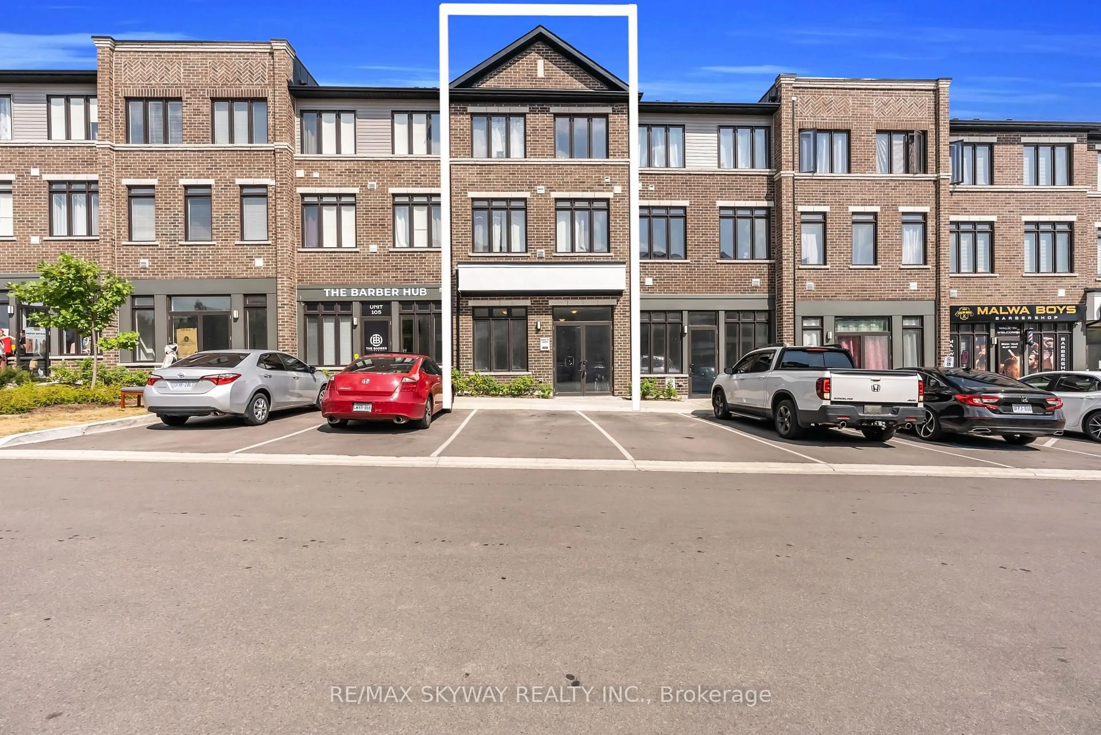 A pic from outside/outdoor area/front of a property/back of a property/a pic from drone, building for 585 Colborne St #106, Brantford Ontario N3S 0K4