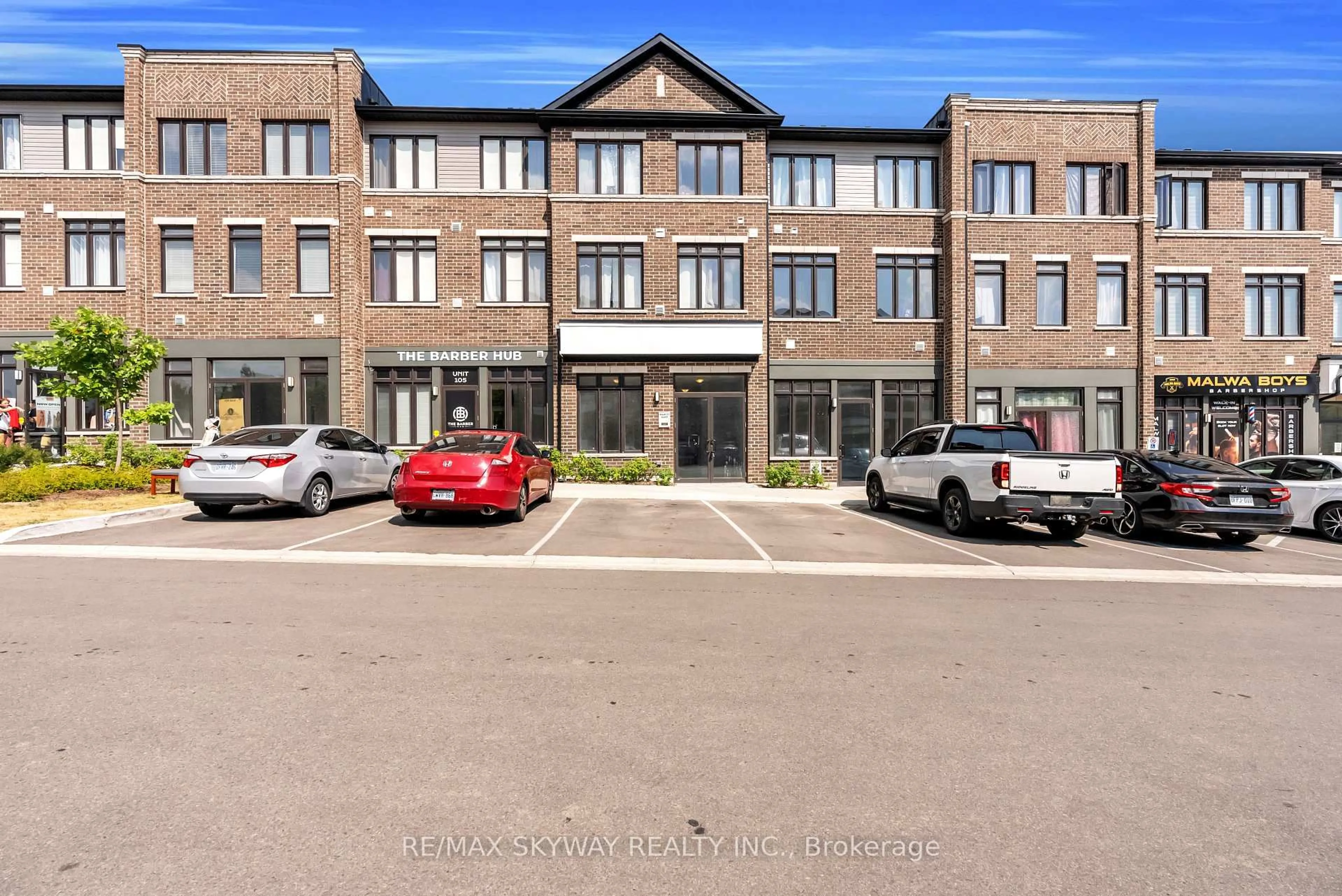 A pic from outside/outdoor area/front of a property/back of a property/a pic from drone, building for 585 Colborne St #106, Brantford Ontario N3S 0K4