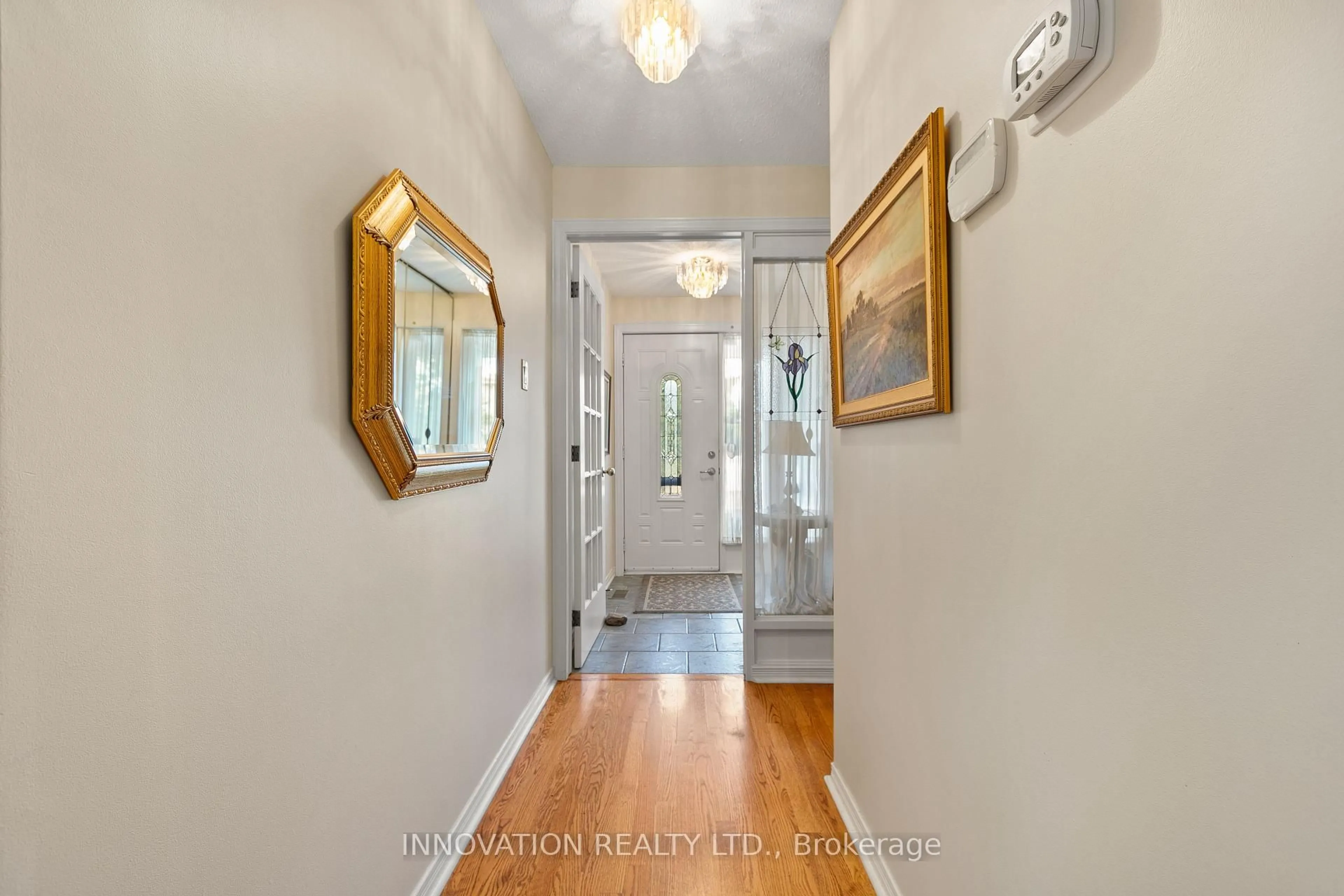 Indoor entryway for 32 Framingham Cres, Barrhaven Ontario K2J 3J8