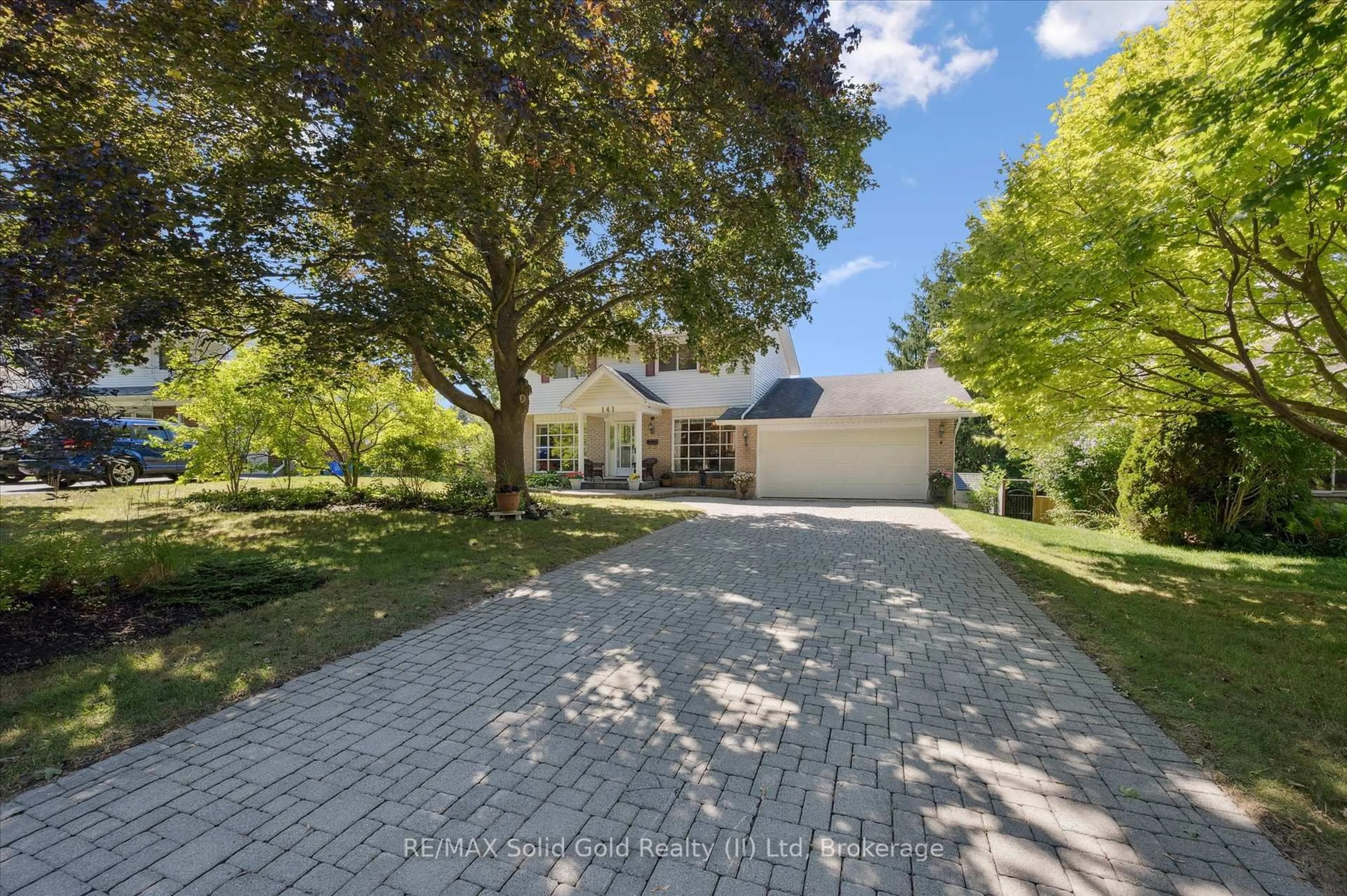 A pic from outside/outdoor area/front of a property/back of a property/a pic from drone, street for 141 Weston Pl, Waterloo Ontario N2J 3W2