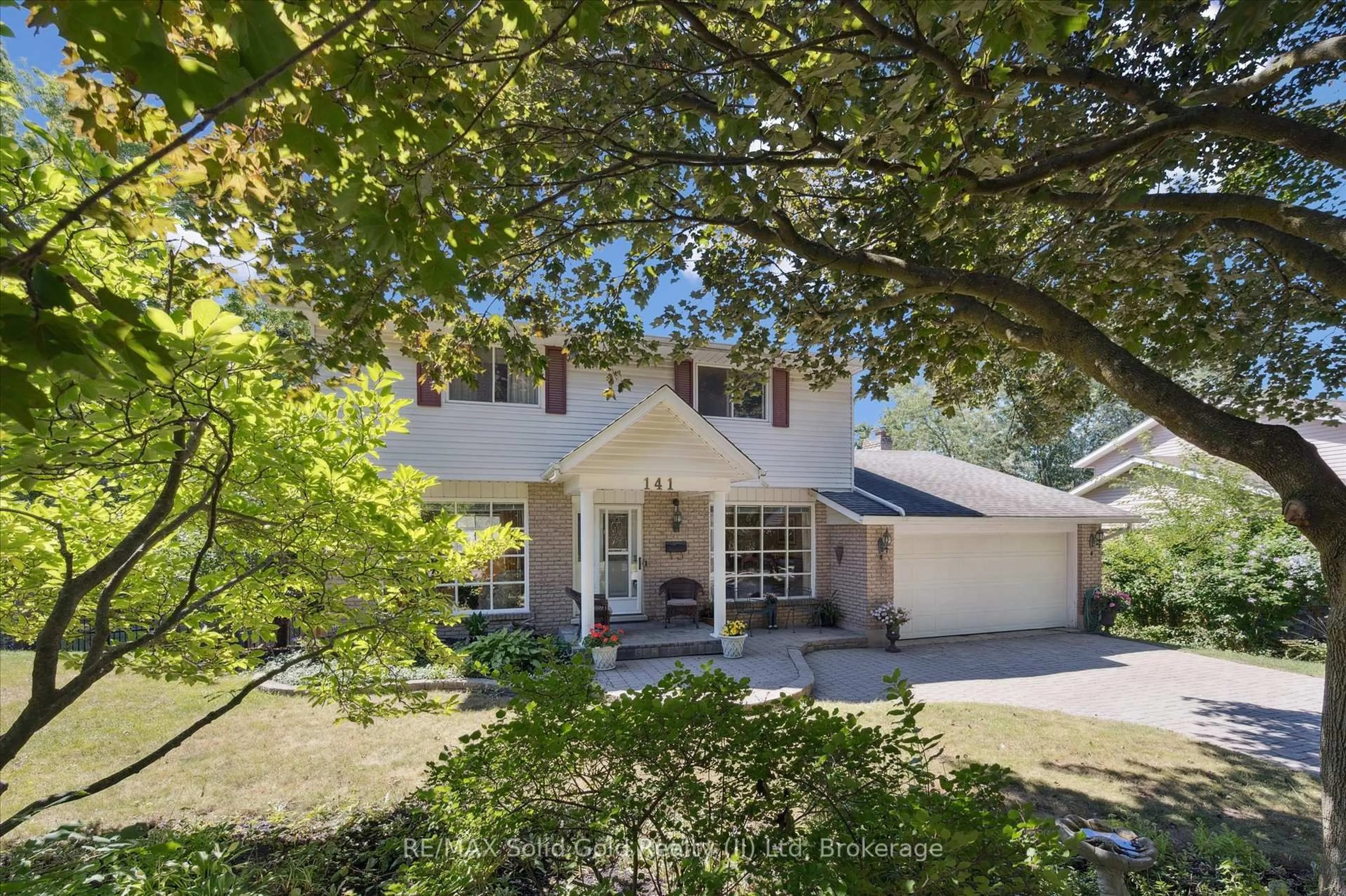 A pic from outside/outdoor area/front of a property/back of a property/a pic from drone, street for 141 Weston Pl, Waterloo Ontario N2J 3W2