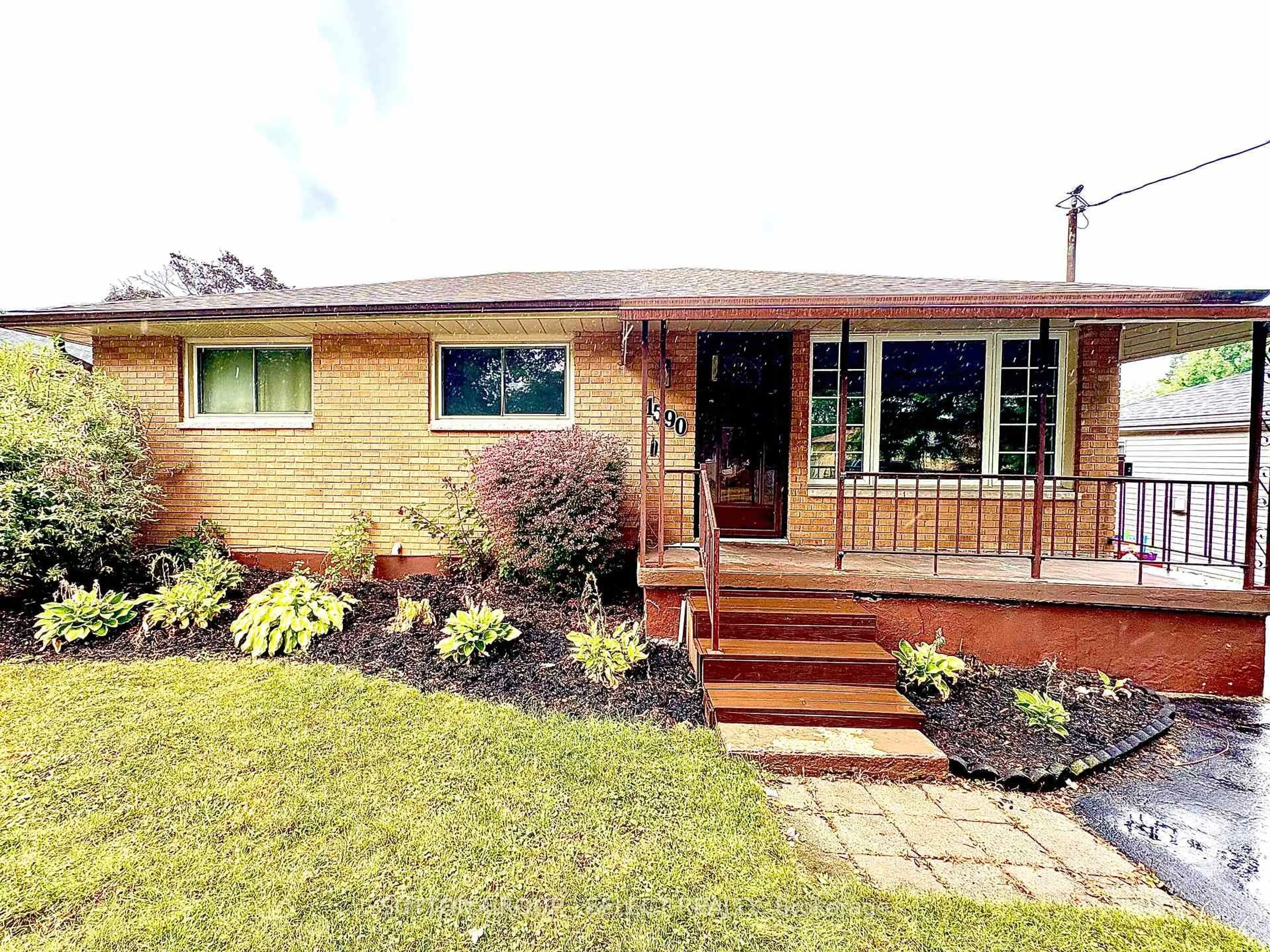 Home with brick exterior material, street for 1590 Dixie St, London East Ontario N5V 1Y9