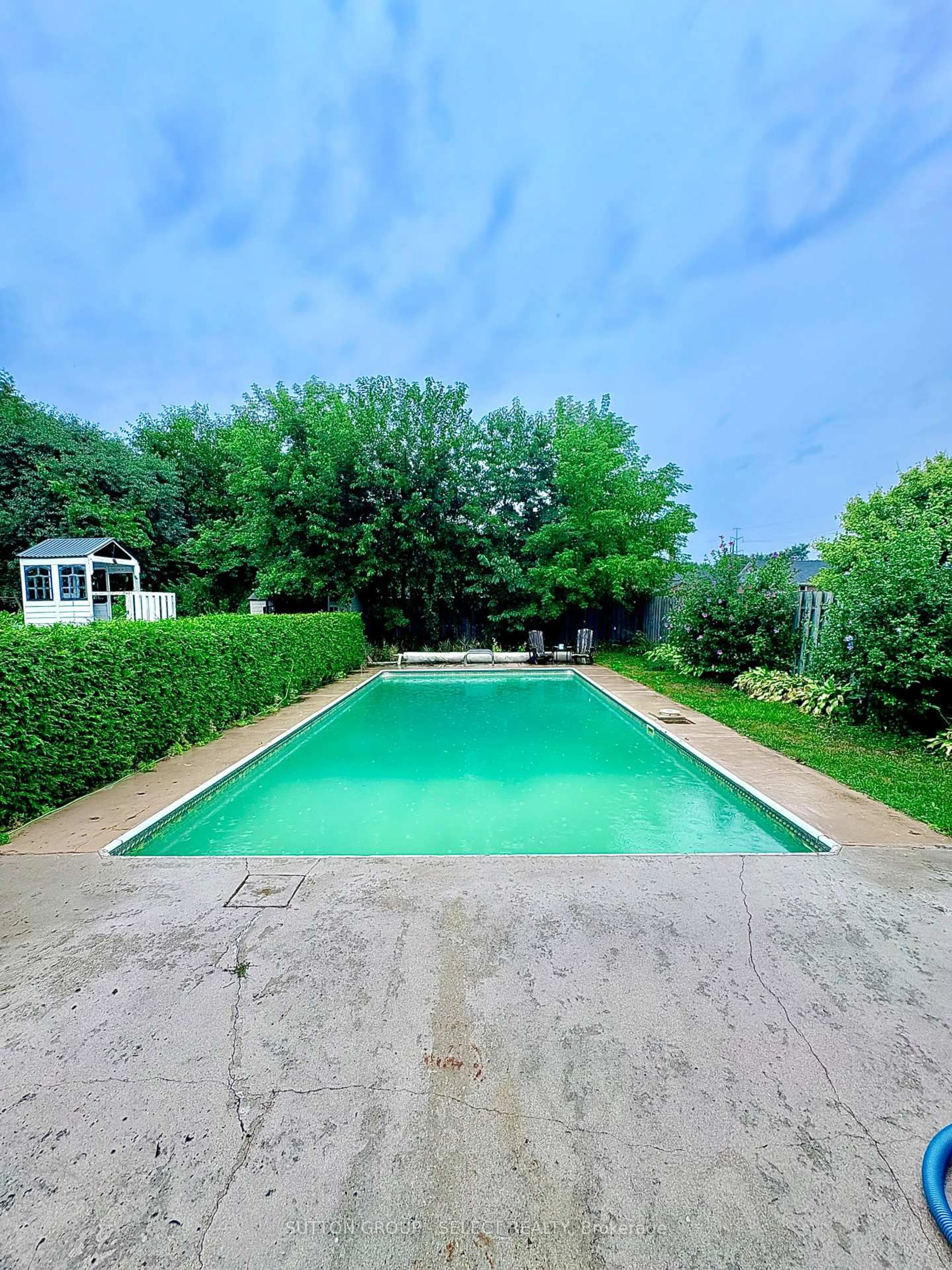 Pool for 1590 Dixie St, London East Ontario N5V 1Y9