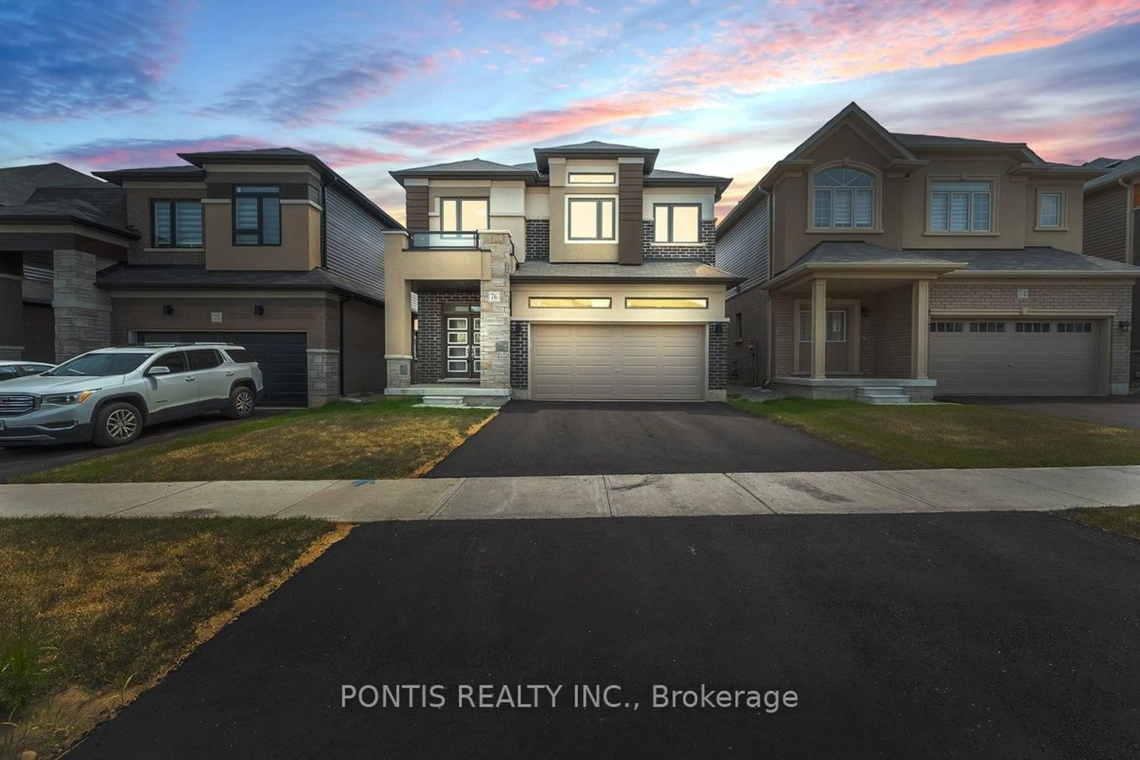 A pic from outside/outdoor area/front of a property/back of a property/a pic from drone, street for 76 HITCHMAN St, Brant Ontario N3L 0M1