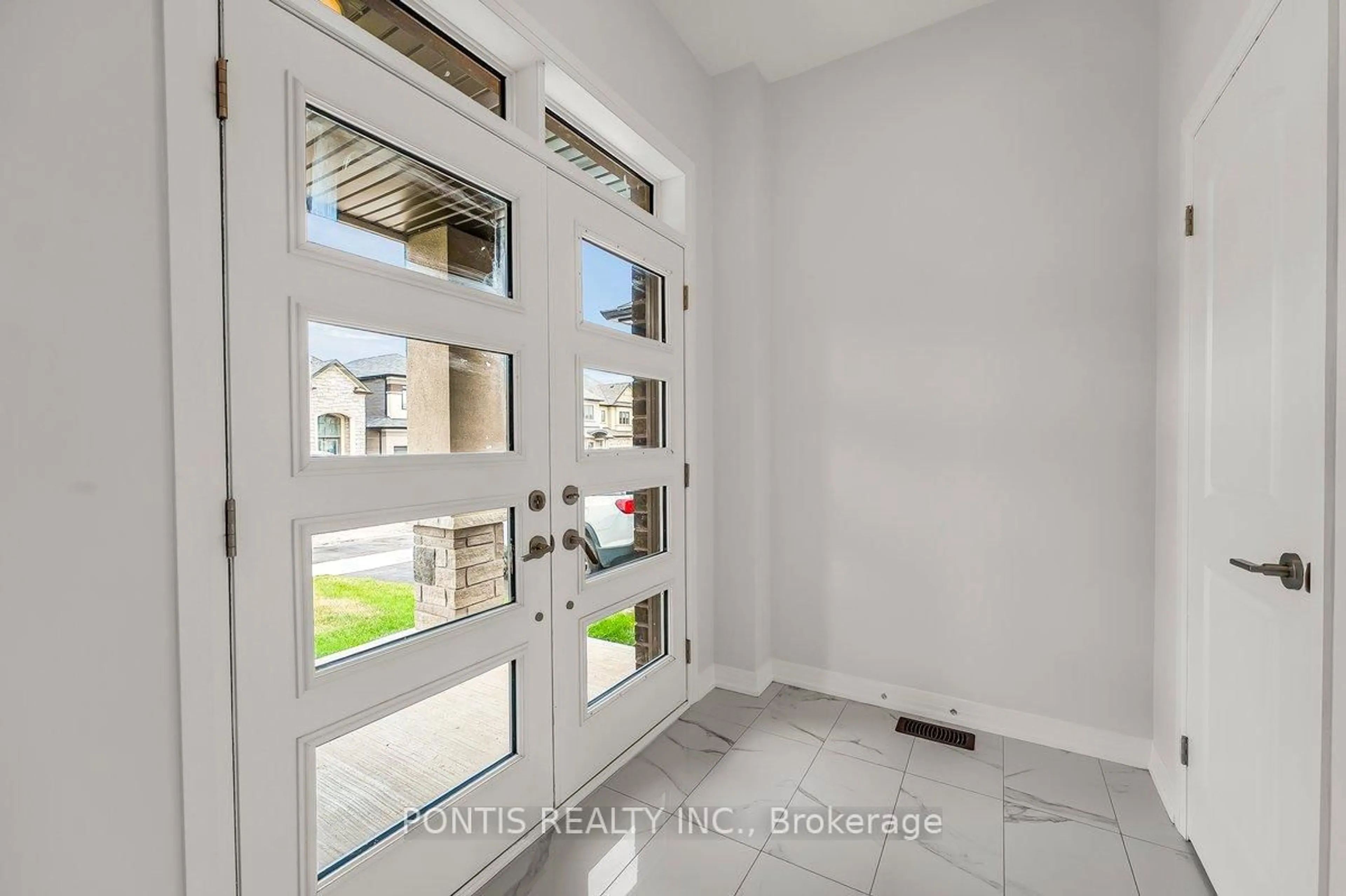 Indoor entryway for 76 HITCHMAN St, Brant Ontario N3L 0M1