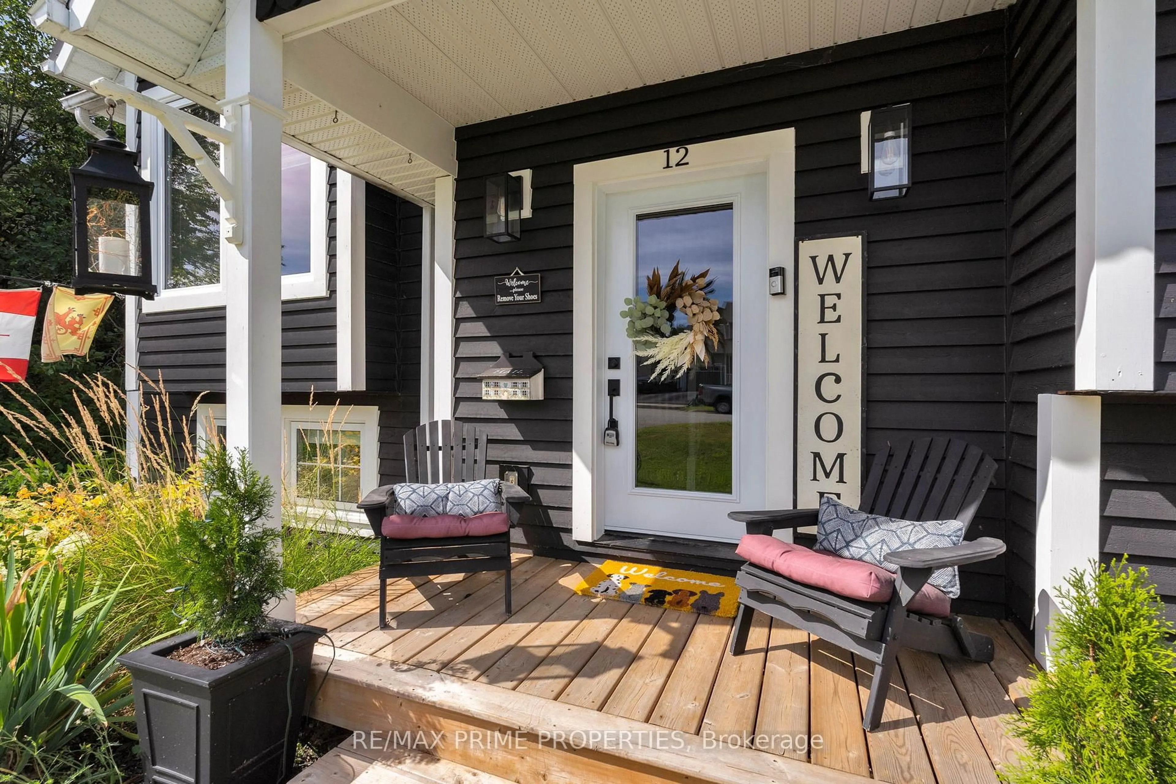 Indoor entryway for 12 Coates Ave, Bracebridge Ontario P1L 1Y5