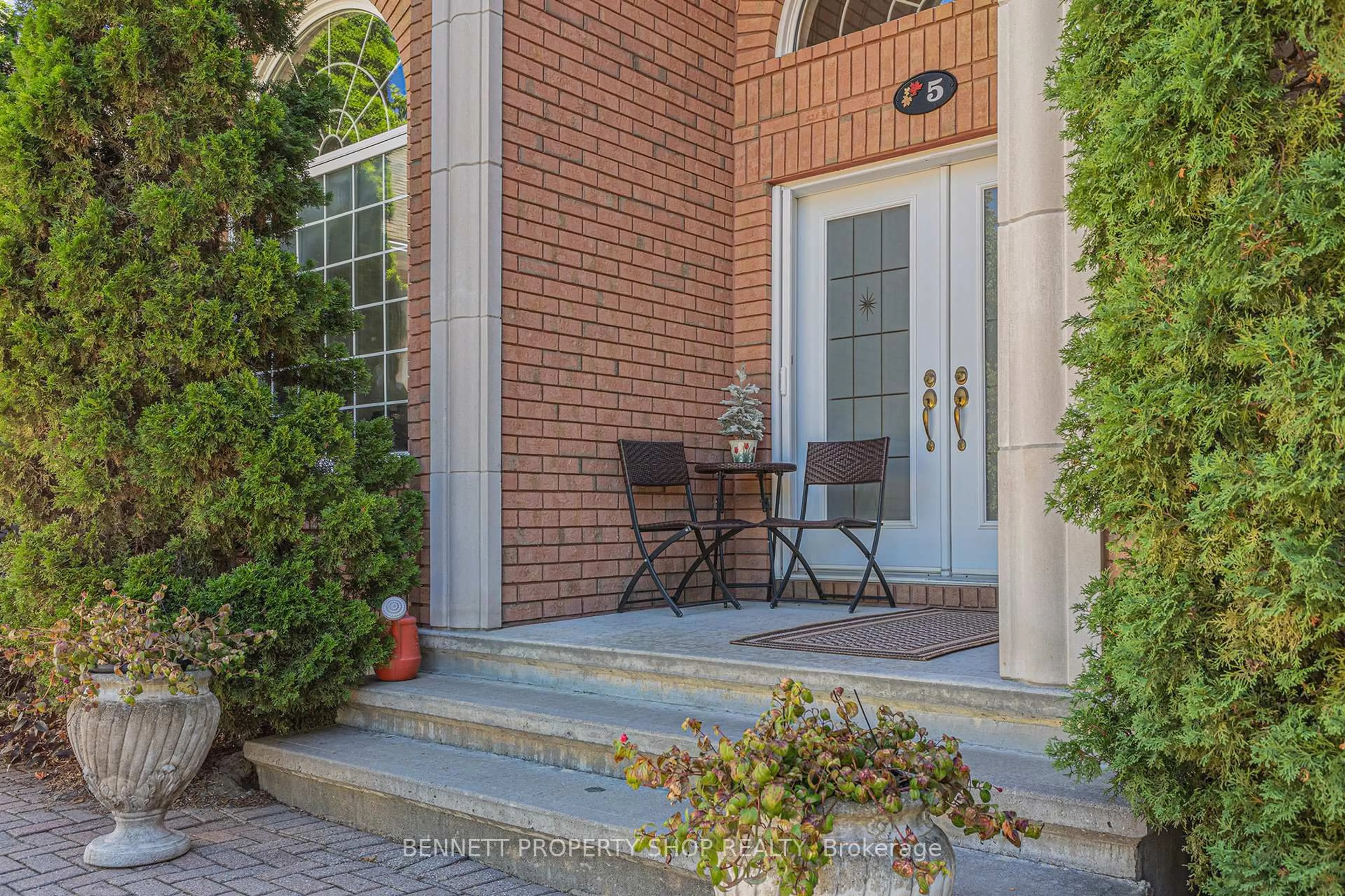 Patio, street for 5 Countryside Green, Ottawa Ontario K2R 1B5