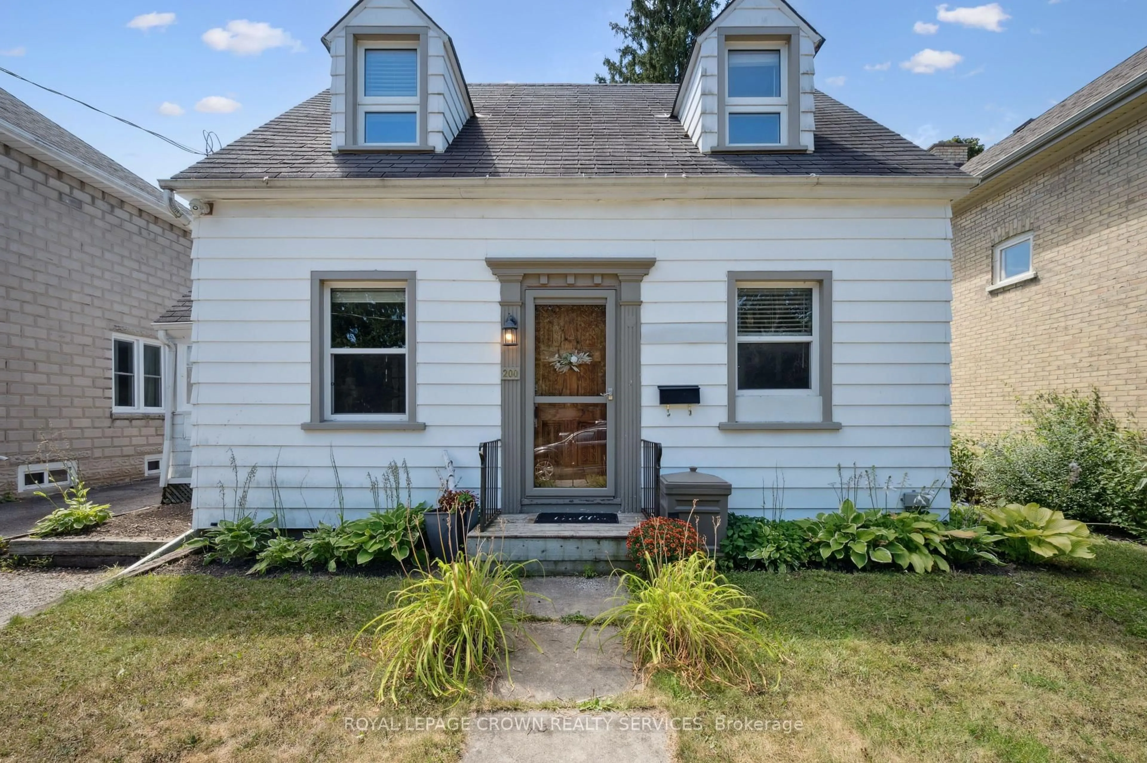 Home with vinyl exterior material, street for 200 Hewat St, Cambridge Ontario N3H 4H1