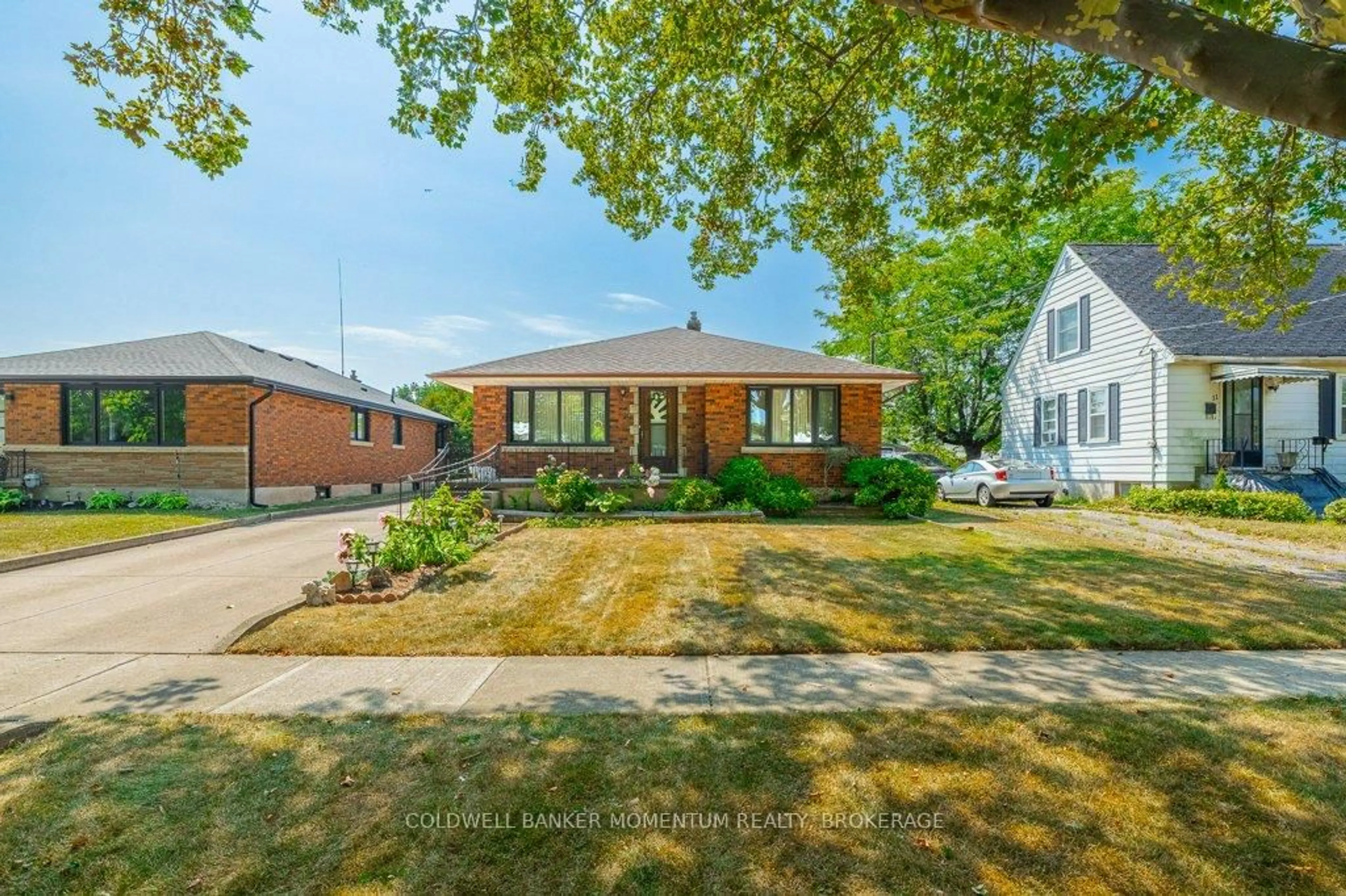 Home with brick exterior material, street for 9 Mcdonald Ave, Thorold Ontario L2V 3E3