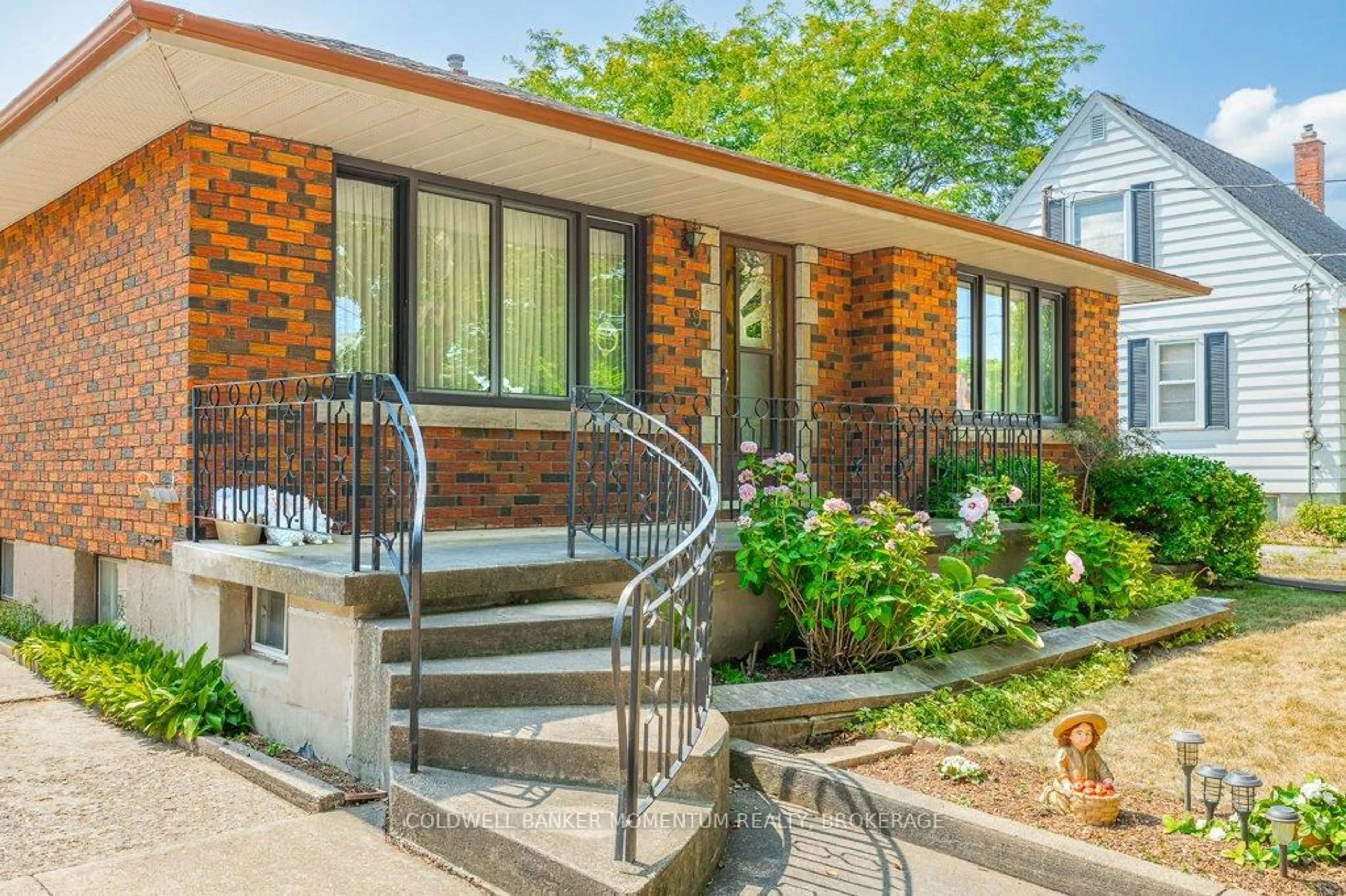 Home with brick exterior material, street for 9 Mcdonald Ave, Thorold Ontario L2V 3E3