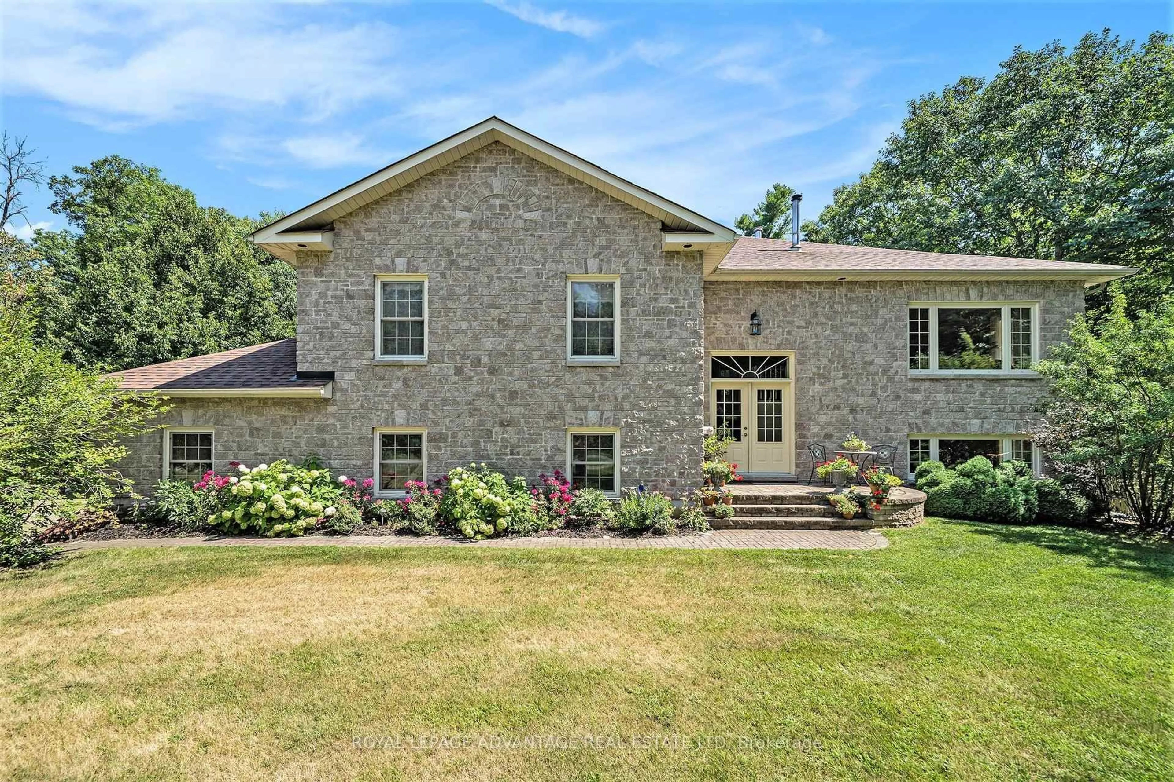 Home with brick exterior material, building for 334 Station Rd, Smiths Falls Ontario K7A 4S4