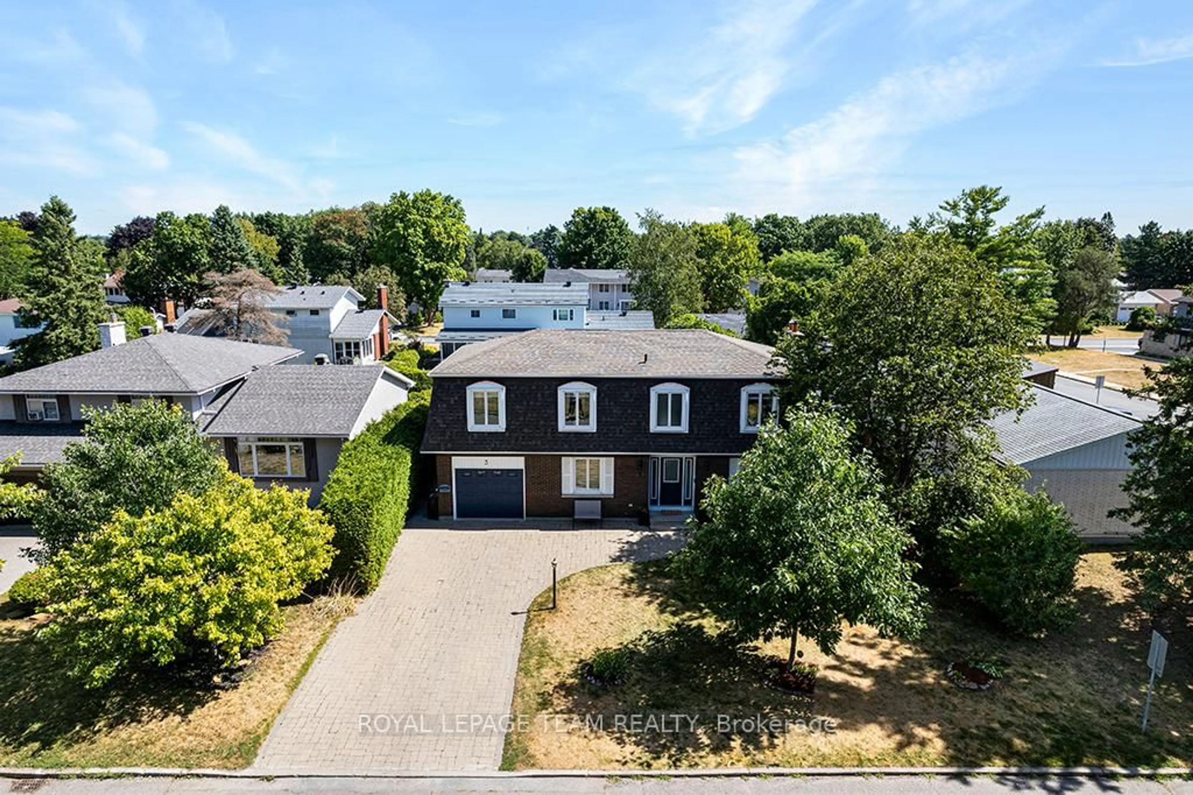 A pic from outside/outdoor area/front of a property/back of a property/a pic from drone, street for 3 Roberta Cres, Ottawa Ontario K2J 1G5