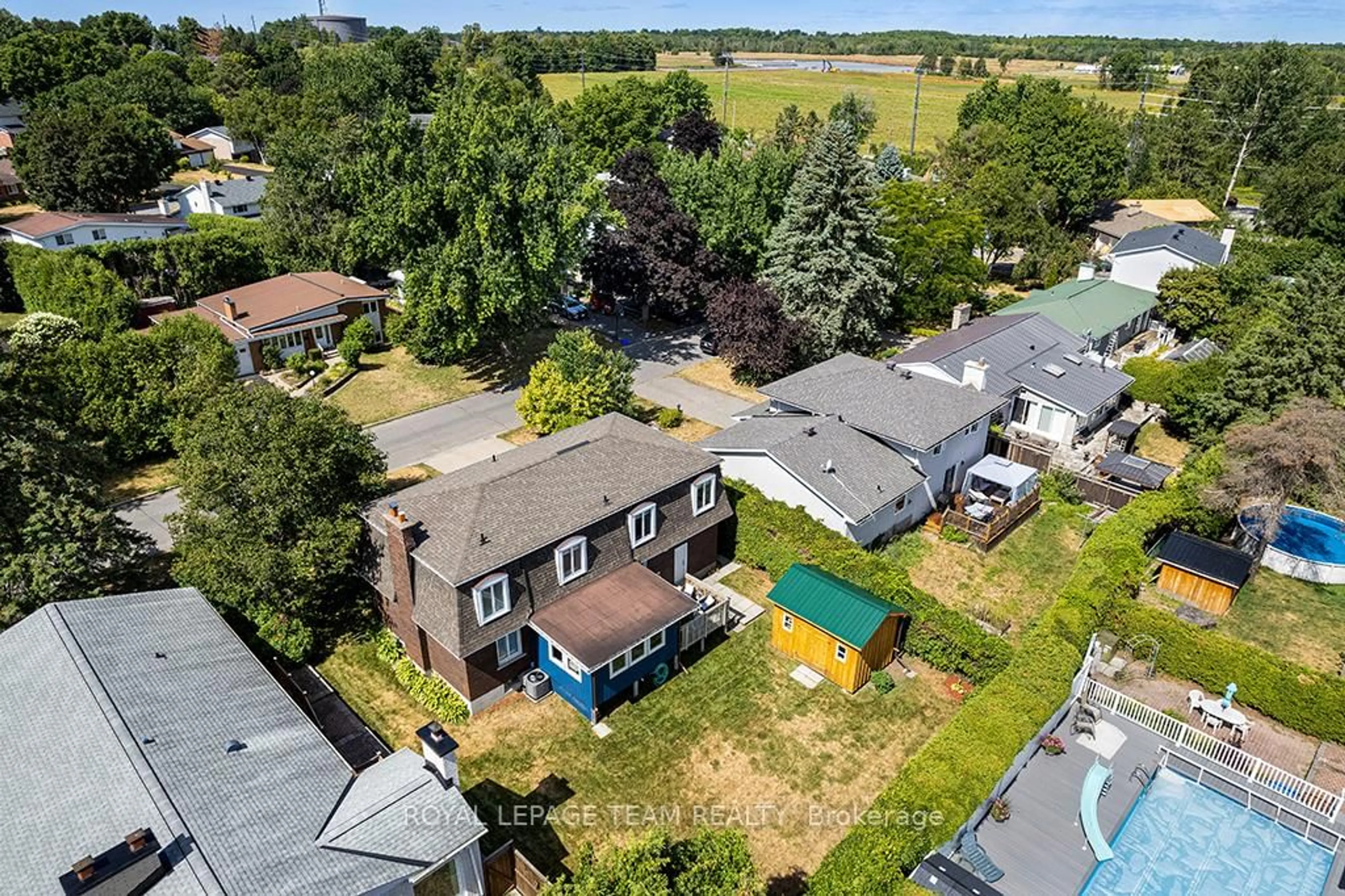 A pic from outside/outdoor area/front of a property/back of a property/a pic from drone, water/lake/river/ocean view for 3 Roberta Cres, Ottawa Ontario K2J 1G5