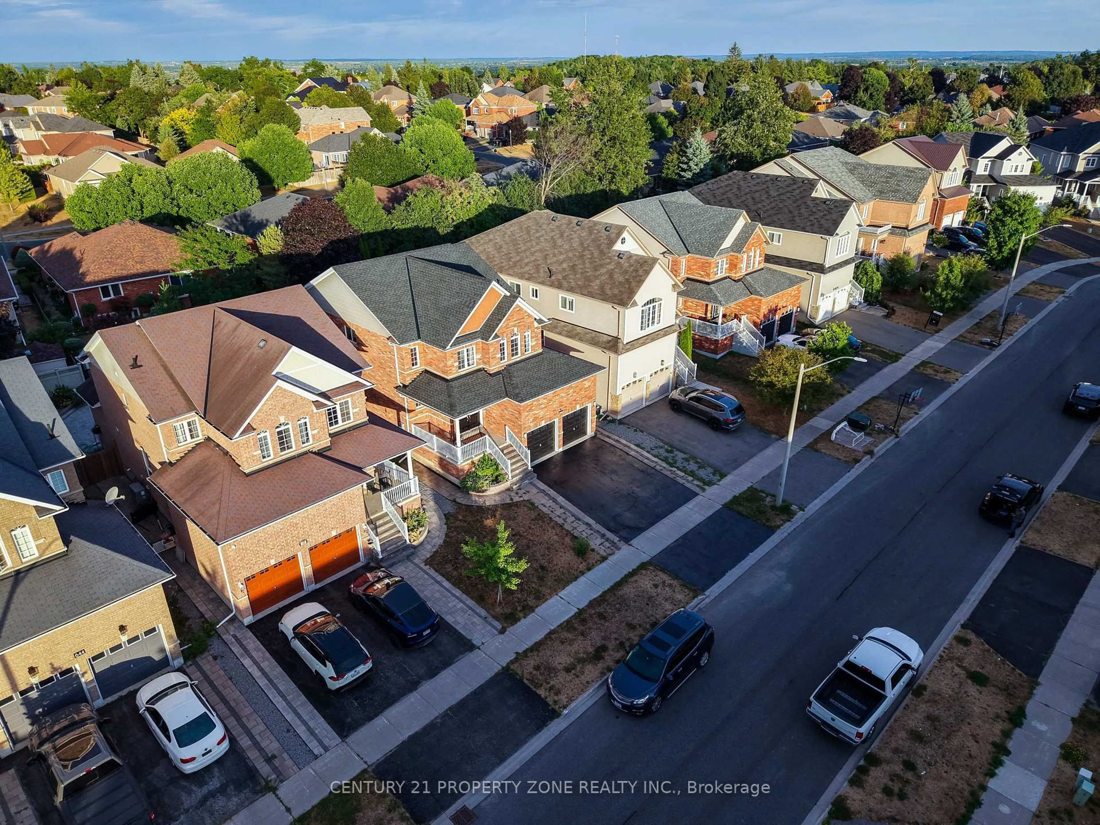 A pic from outside/outdoor area/front of a property/back of a property/a pic from drone, street for 652 Tully Cres, Peterborough West Ontario K9K 0A9