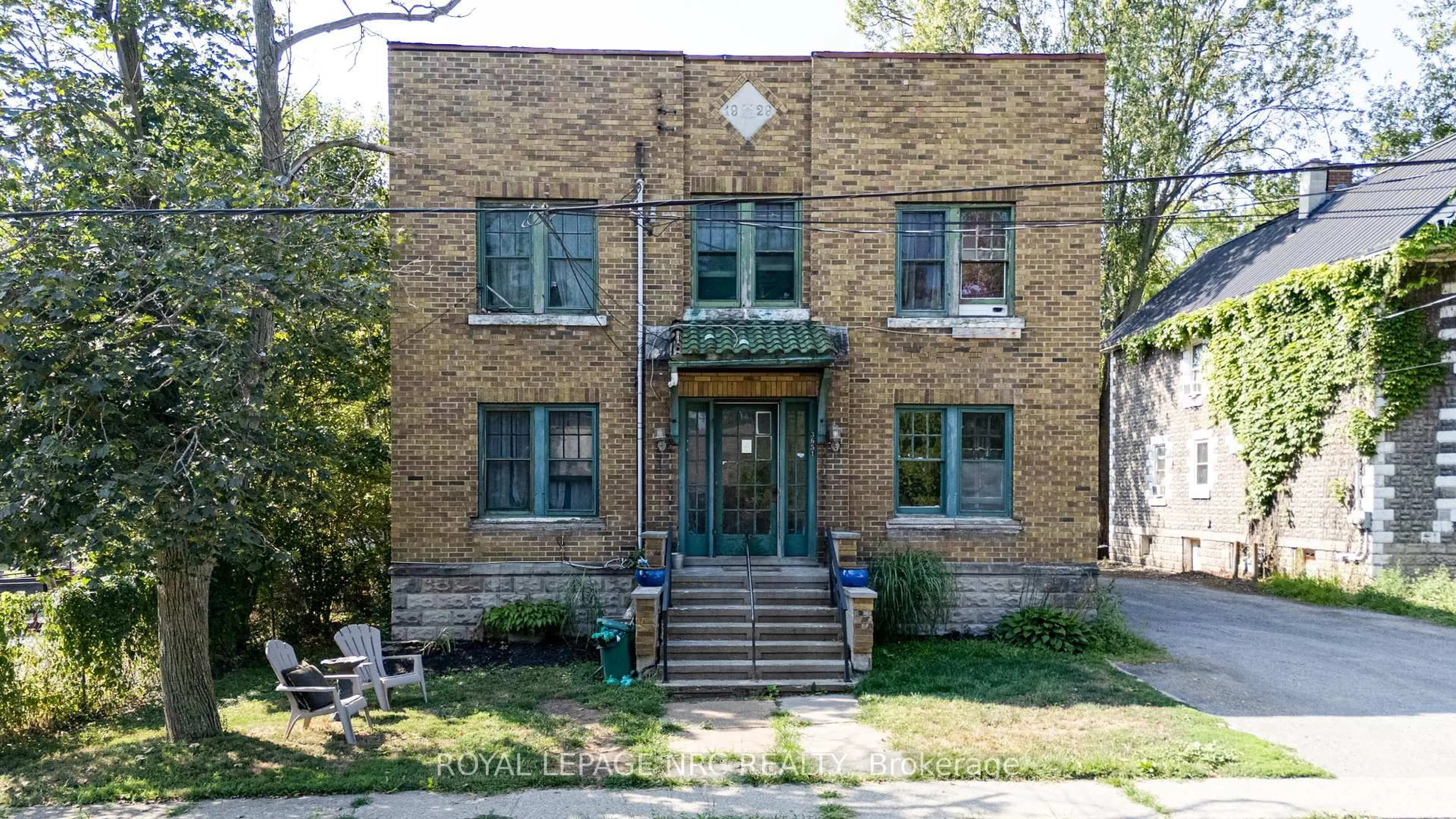 Home with brick exterior material, building for 3651 Elm St, Fort Erie Ontario L0S 1N0