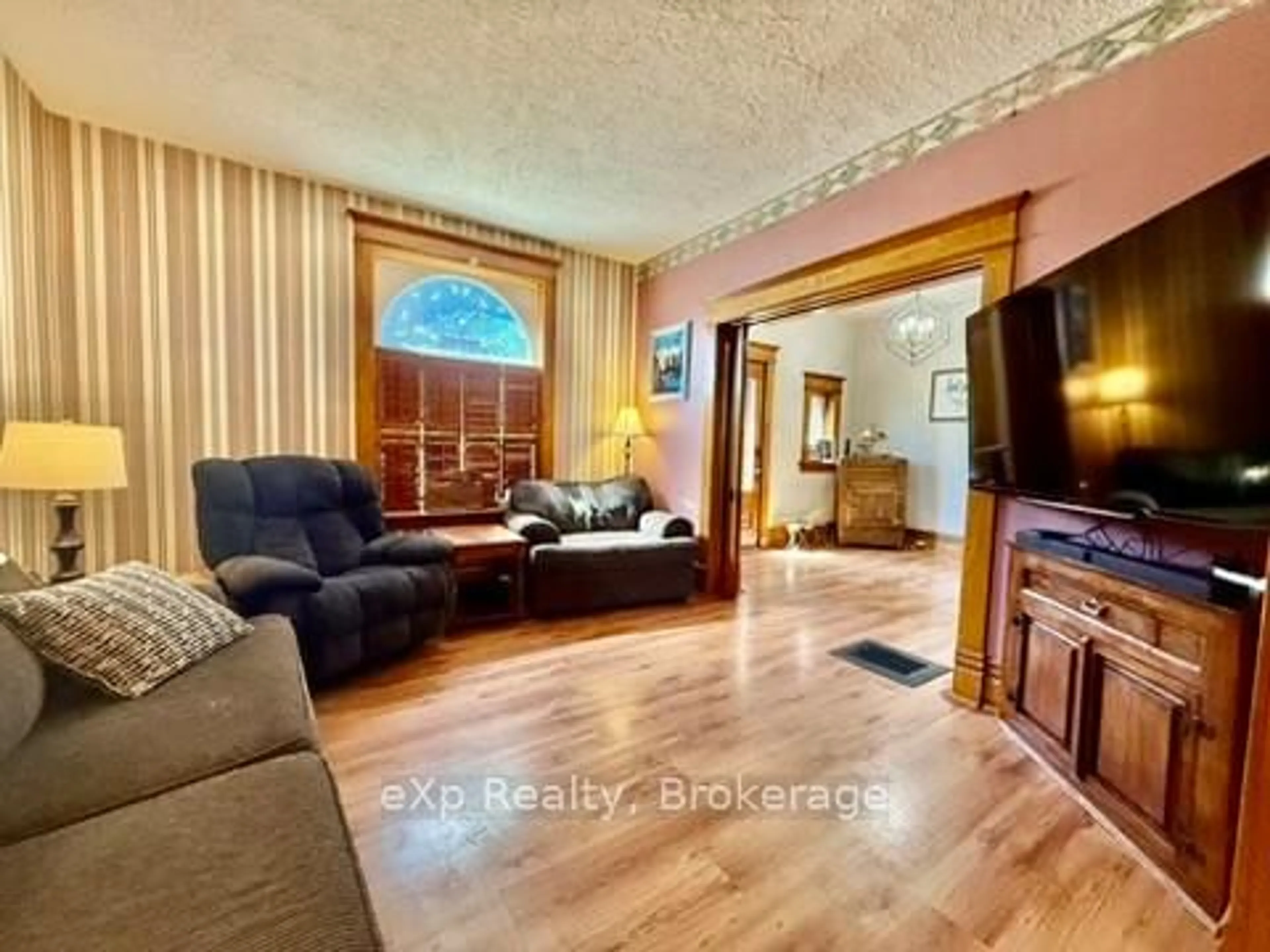 A pic of a room for 531 11th Ave, Hanover Ontario N4N 2S3