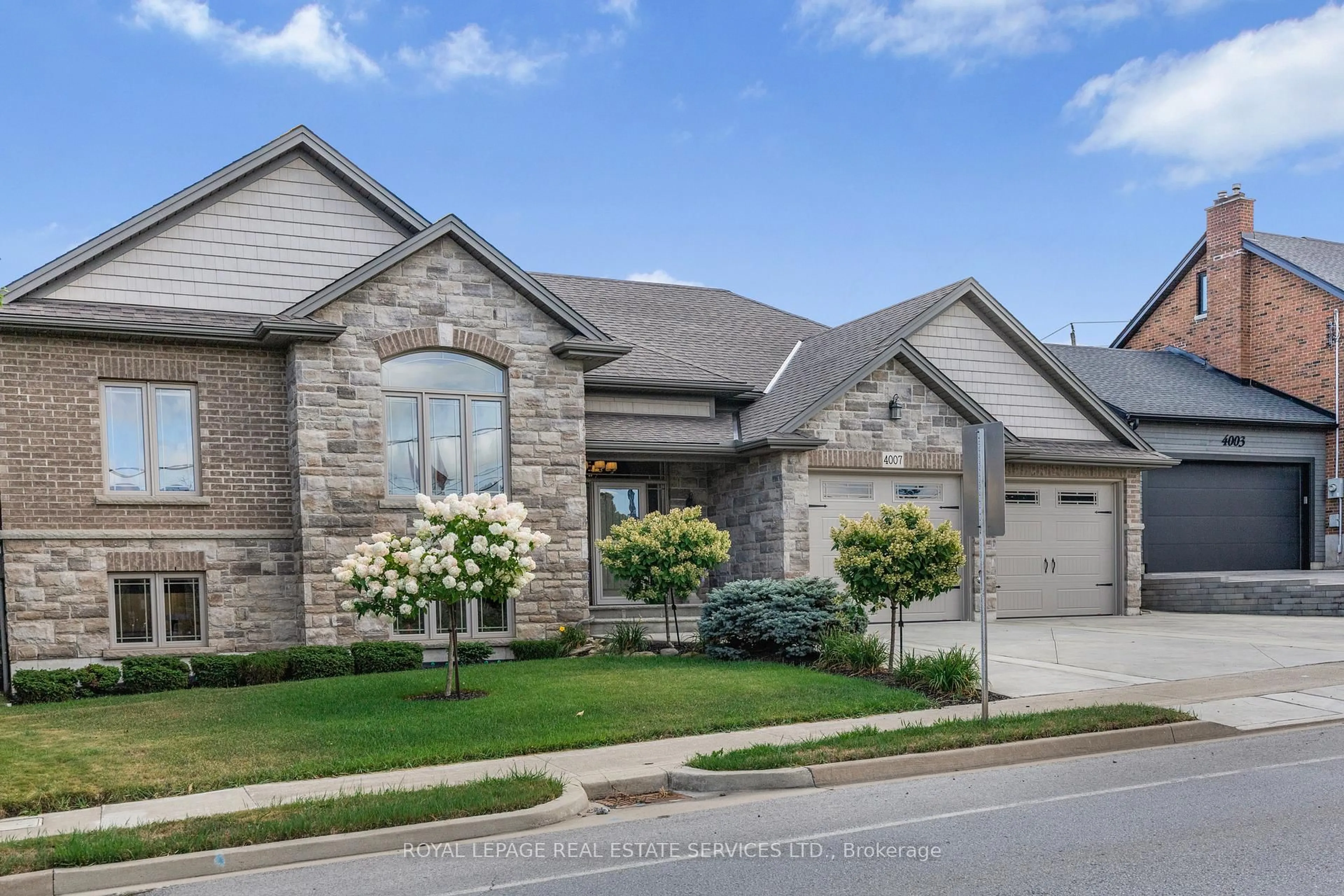 Home with brick exterior material, street for 4007 Mountain St, Lincoln Ontario L3J 0L1
