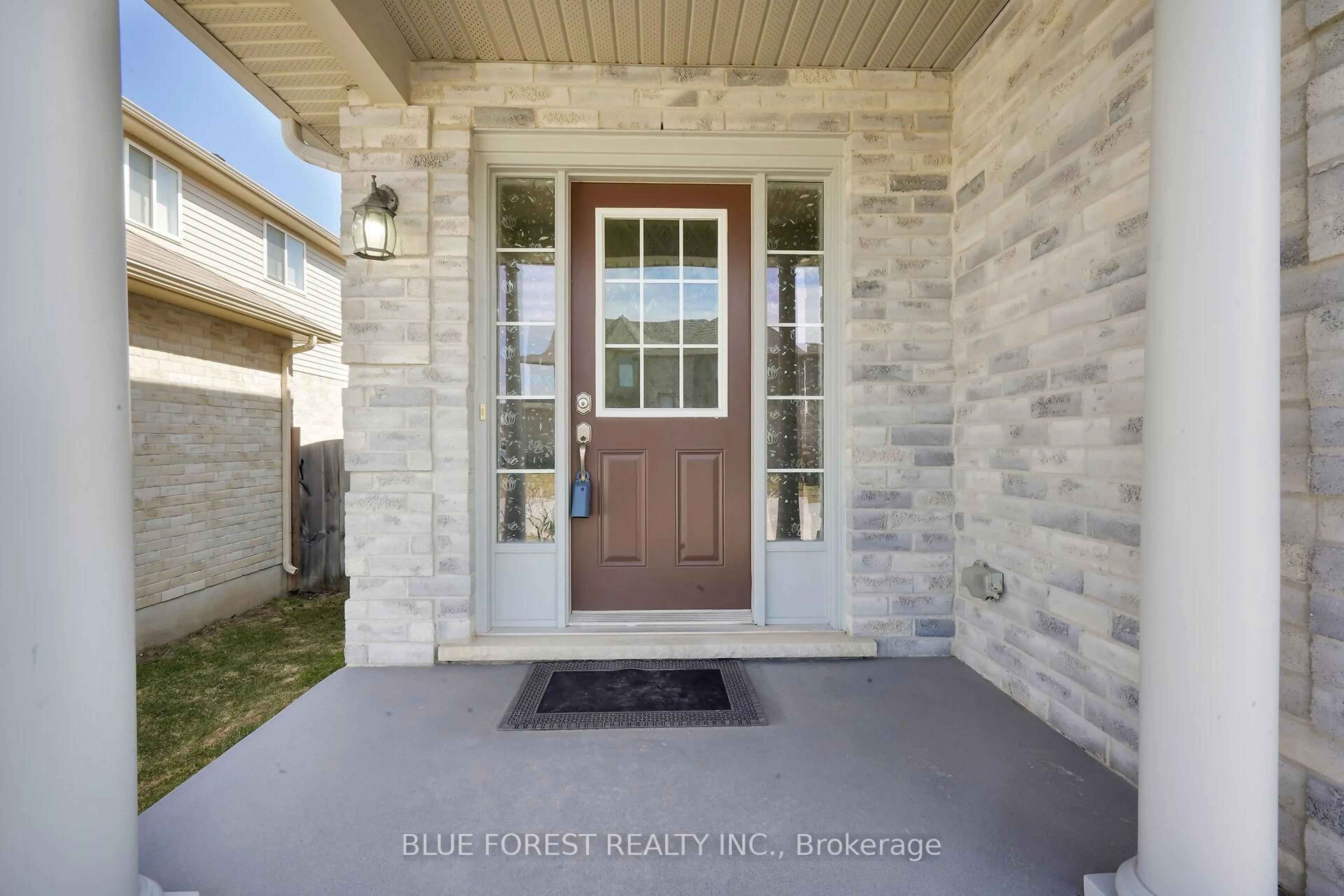 Indoor entryway for 3303 Jinnies Way, London South Ontario N6L 0B8