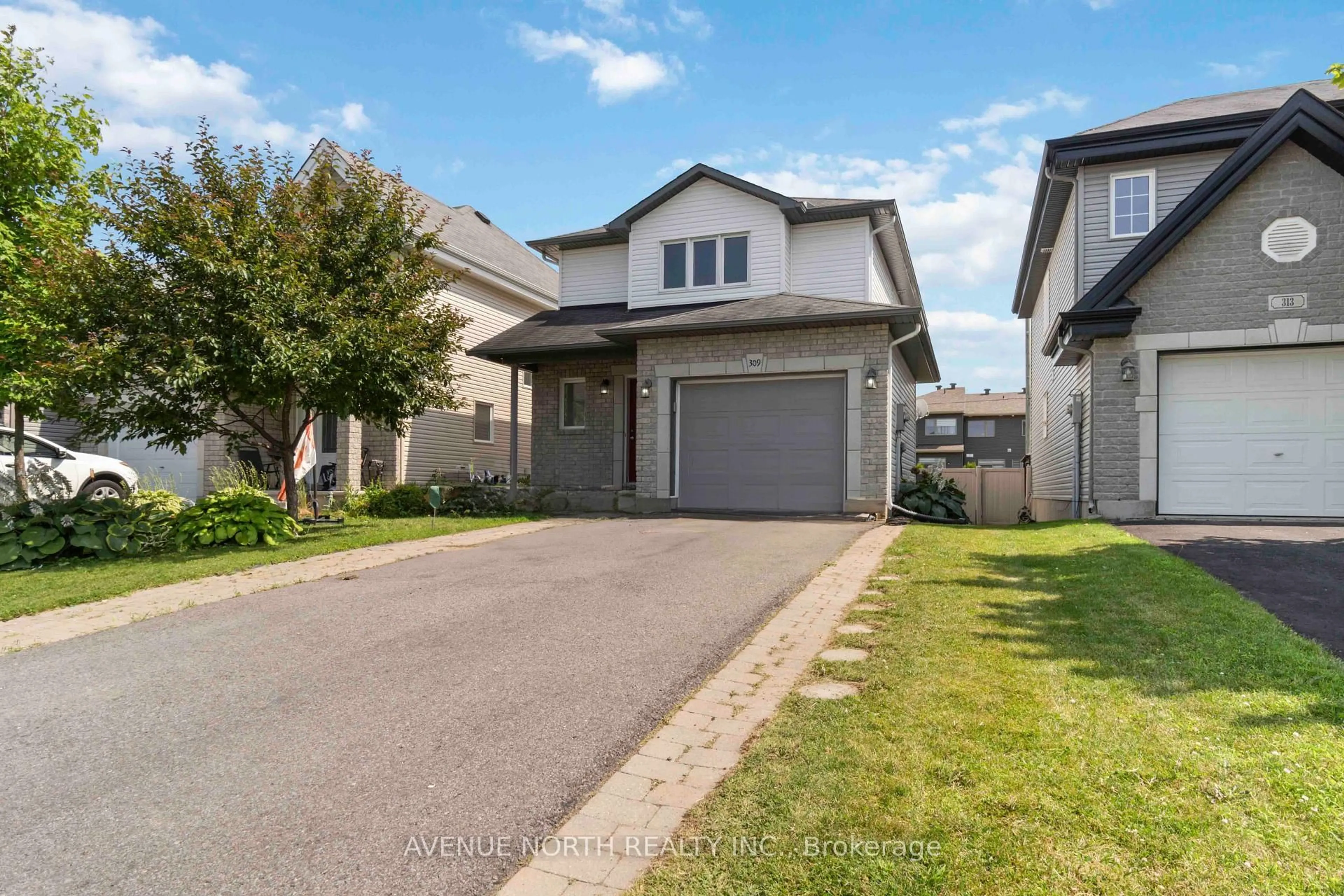A pic from outside/outdoor area/front of a property/back of a property/a pic from drone, street for 309 Mercury St, Clarence-Rockland Ontario K4K 0G6