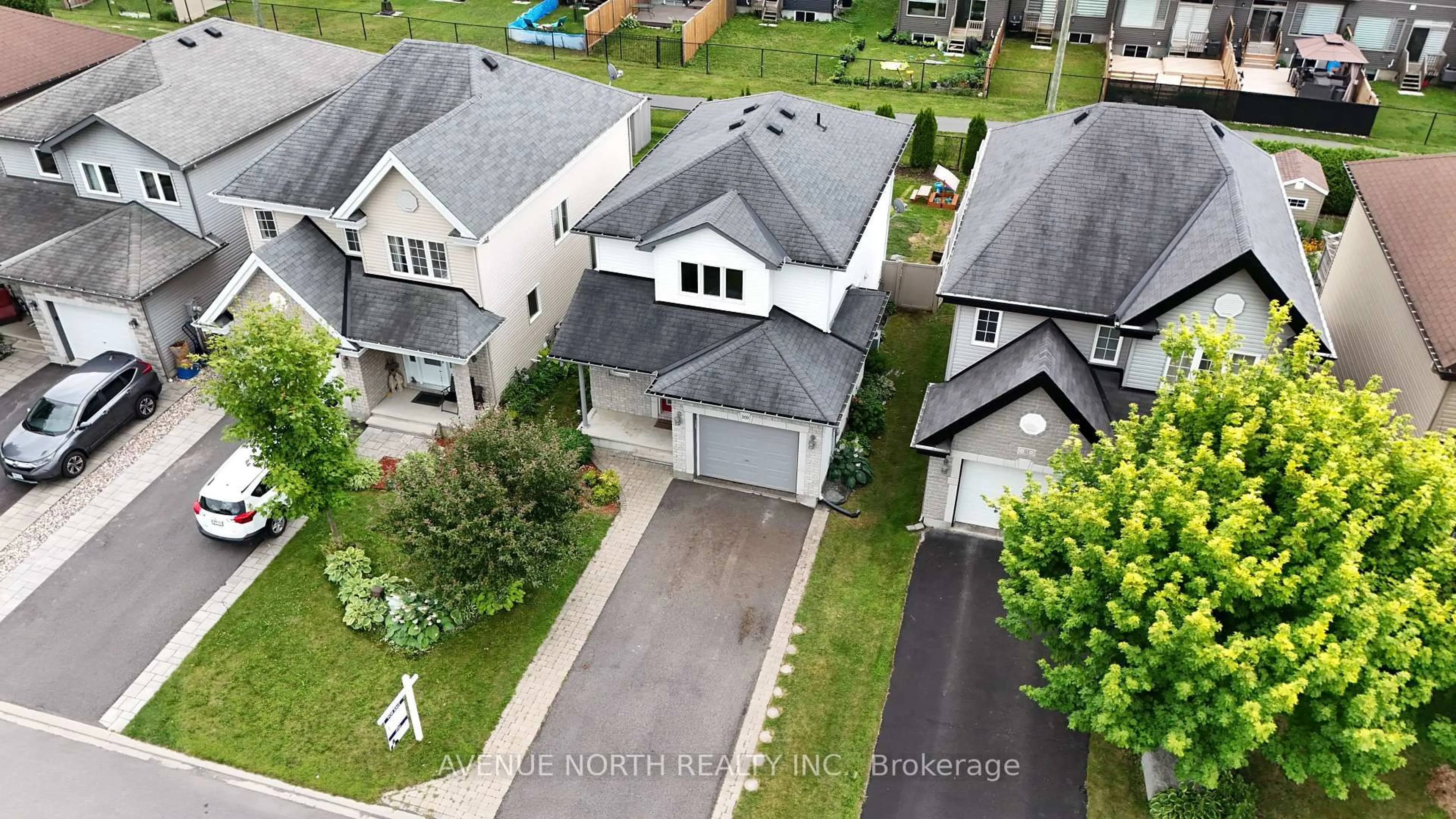 A pic from outside/outdoor area/front of a property/back of a property/a pic from drone, street for 309 Mercury St, Clarence-Rockland Ontario K4K 0G6