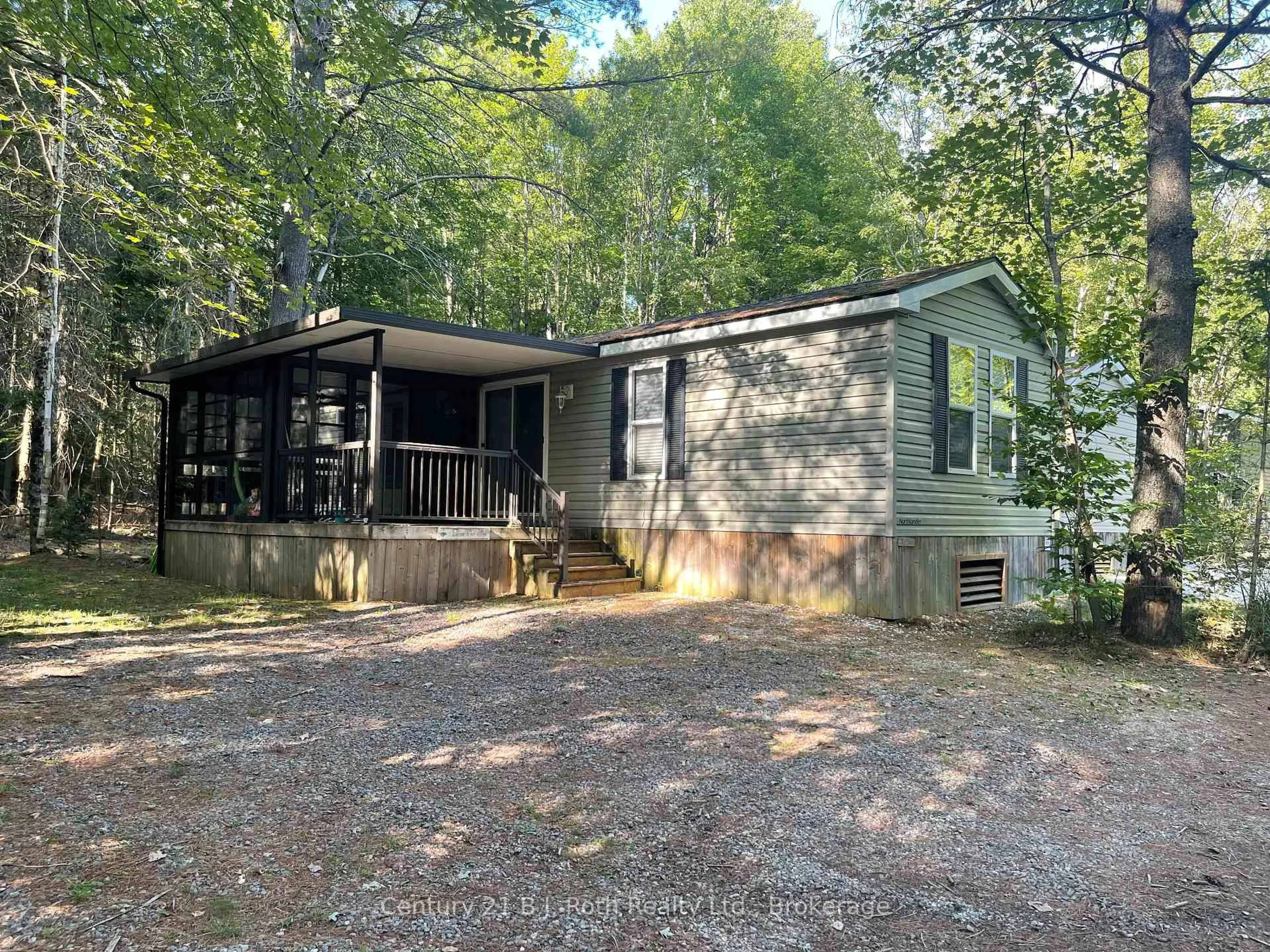 Home with vinyl exterior material, unknown for 1047 Bonnie Lake Camp Rd #804, Bracebridge Ontario P1L 1L9