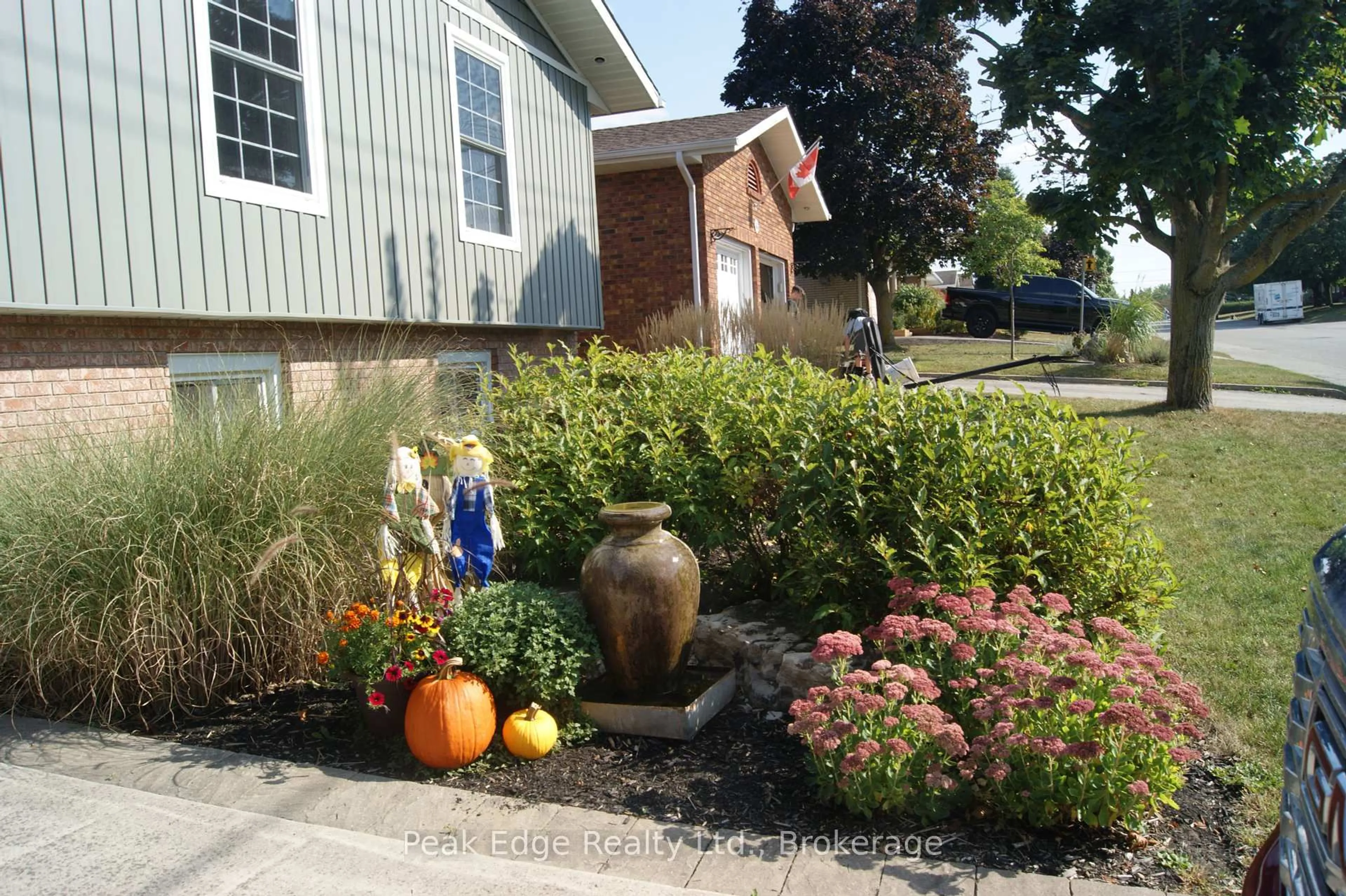 Patio, street for 671 21st A Ave, Hanover Ontario N4N 3M2