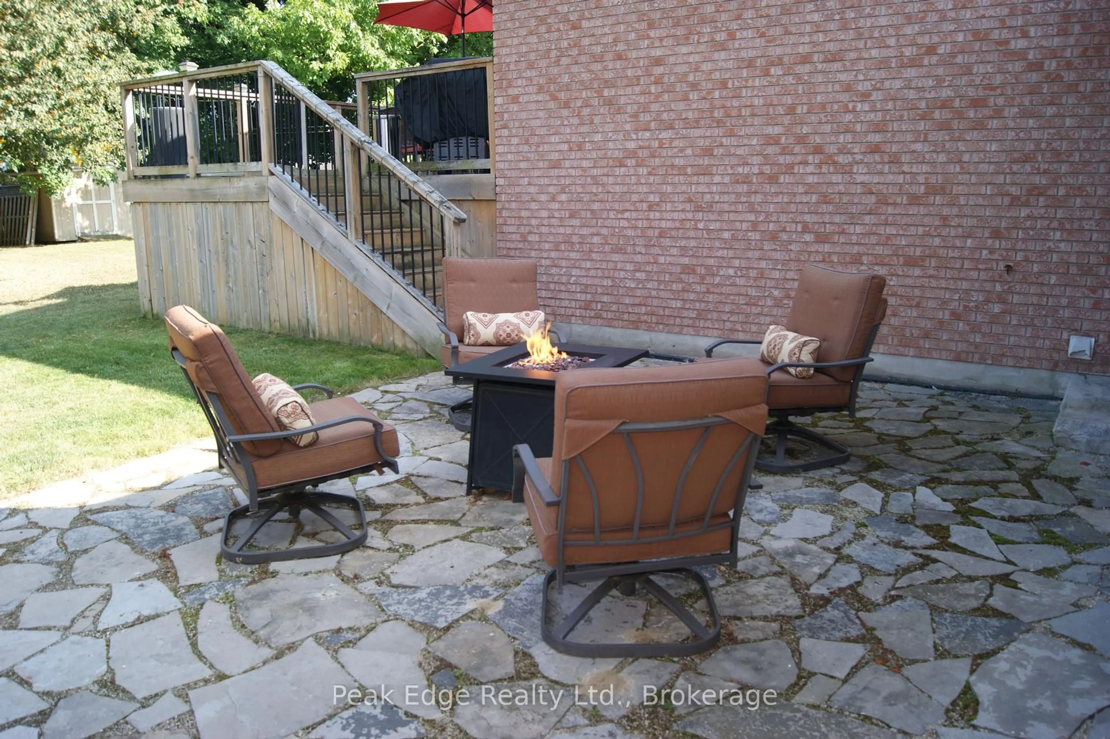 Patio, street for 671 21st A Ave, Hanover Ontario N4N 3M2