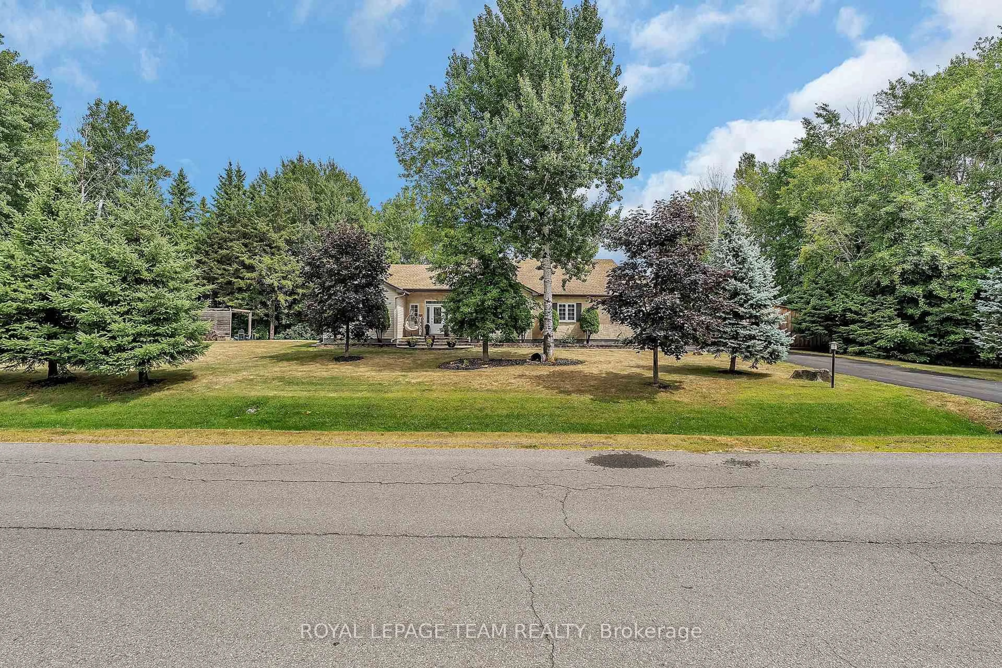 A pic from outside/outdoor area/front of a property/back of a property/a pic from drone, street for 9 Heritage Blvd, North Grenville Ontario K0G 1J0