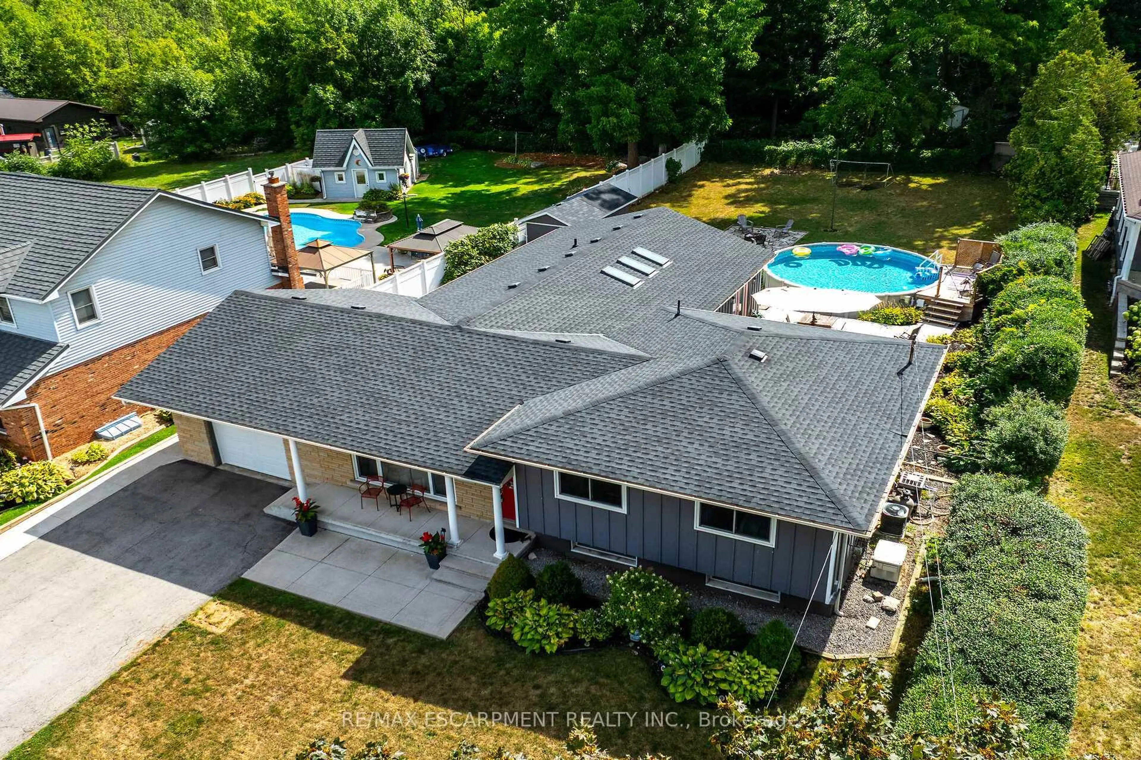 A pic from outside/outdoor area/front of a property/back of a property/a pic from drone, water/lake/river/ocean view for 142 McNeilly Rd, Hamilton Ontario L8E 5J1