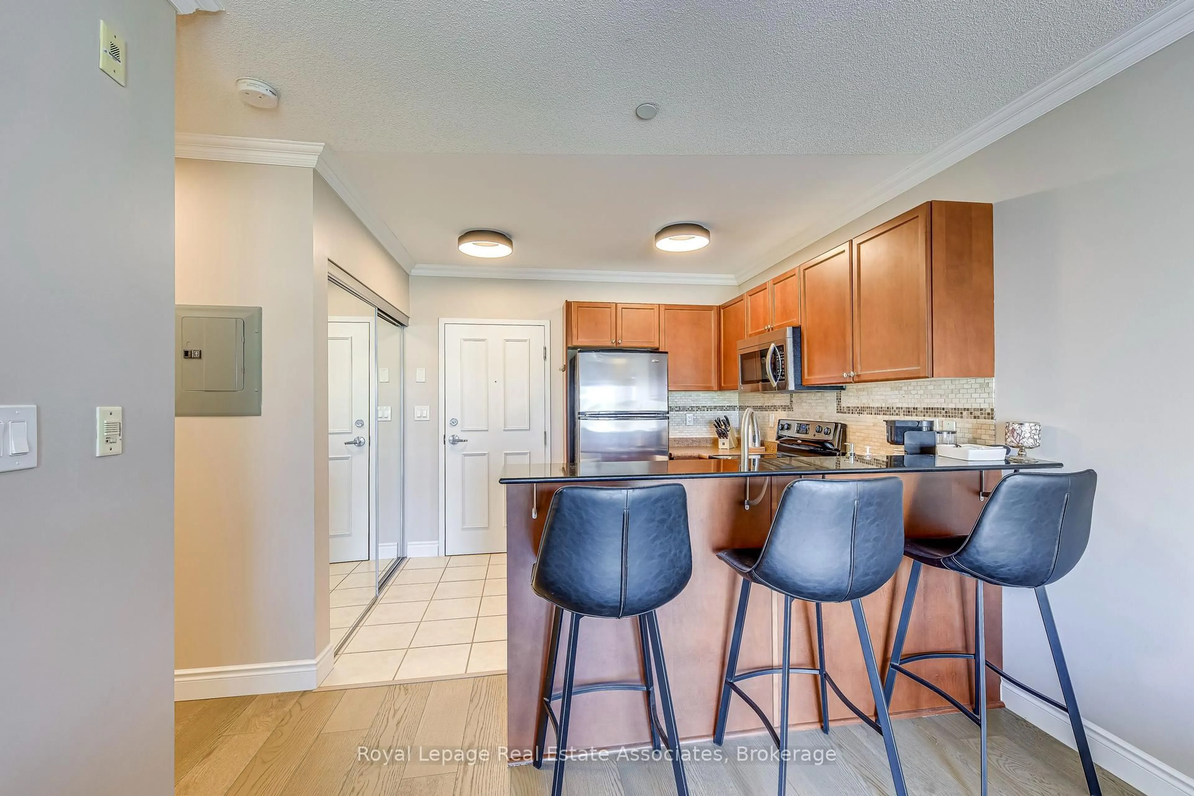 Open concept kitchen, ceramic/tile floor for 8 Harris St #309, Cambridge Ontario N1R 8R1