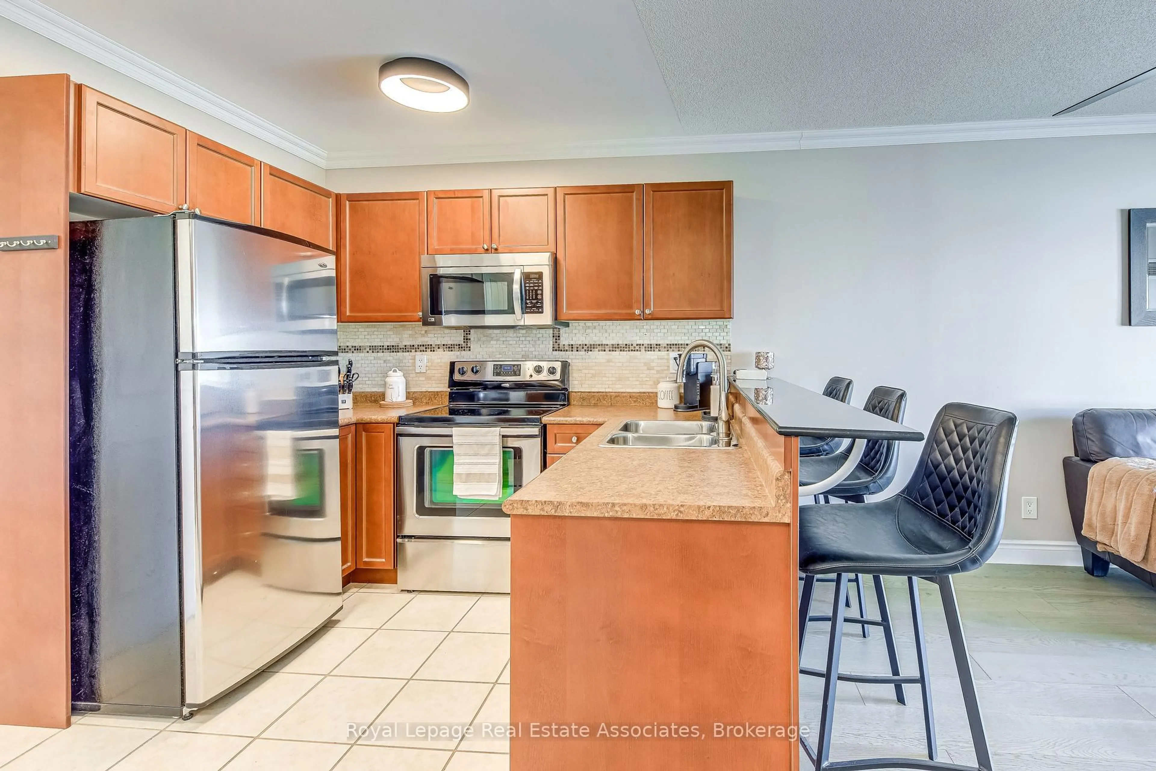 Standard kitchen, ceramic/tile floor for 8 Harris St #309, Cambridge Ontario N1R 8R1