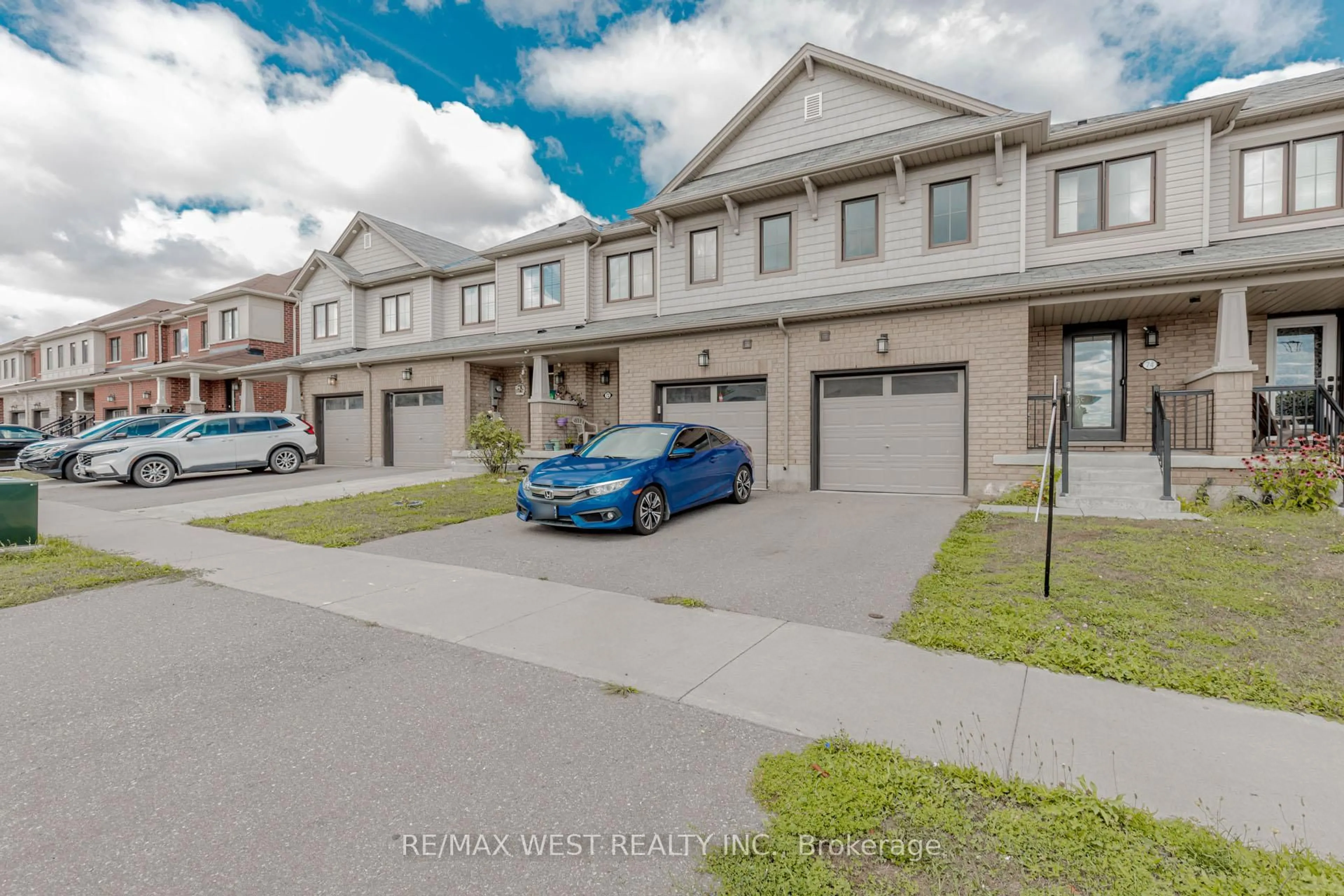 A pic from outside/outdoor area/front of a property/back of a property/a pic from drone, street for 74 Pagebrook Cres, Hamilton Ontario L8J 0K7