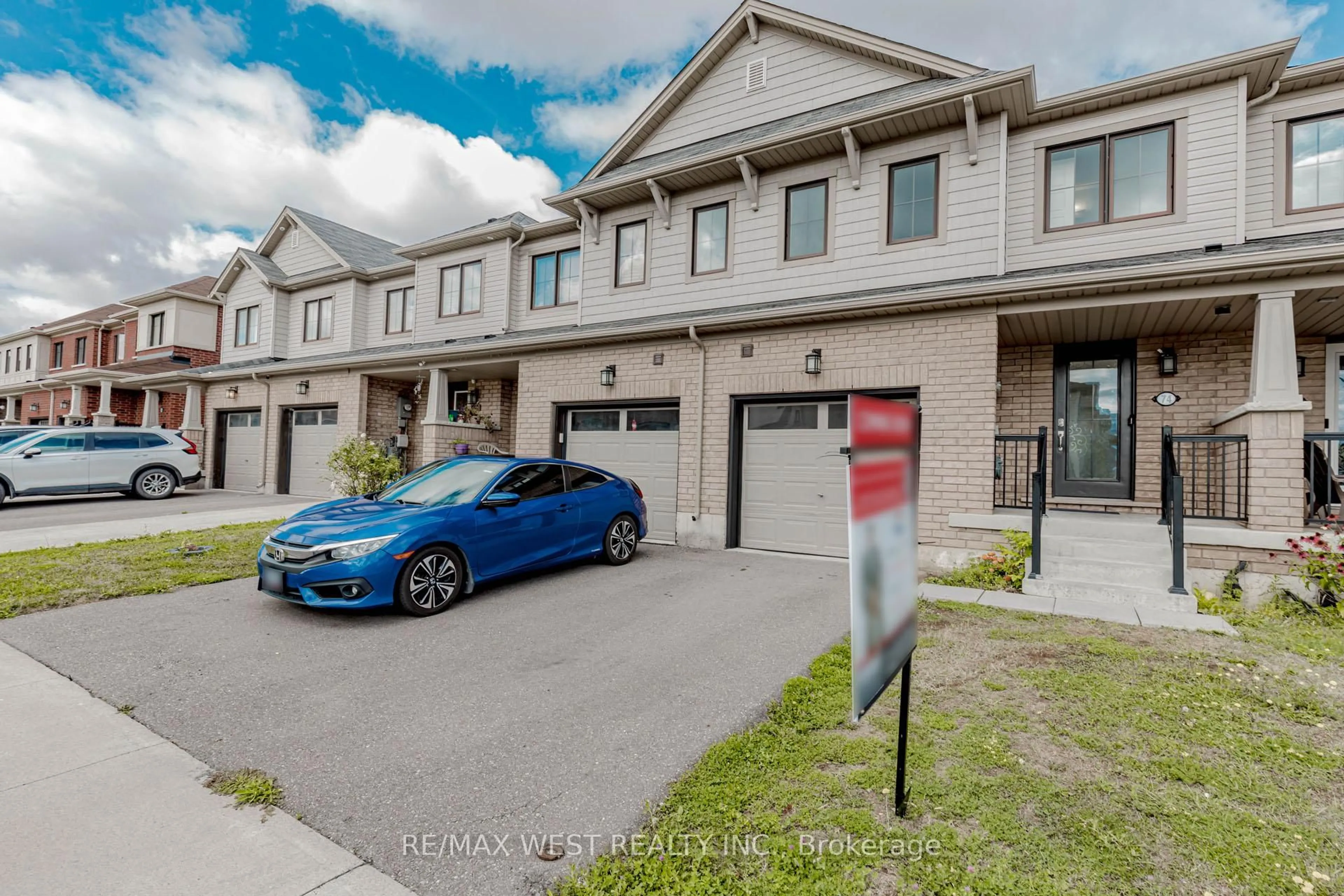 A pic from outside/outdoor area/front of a property/back of a property/a pic from drone, street for 74 Pagebrook Cres, Hamilton Ontario L8J 0K7