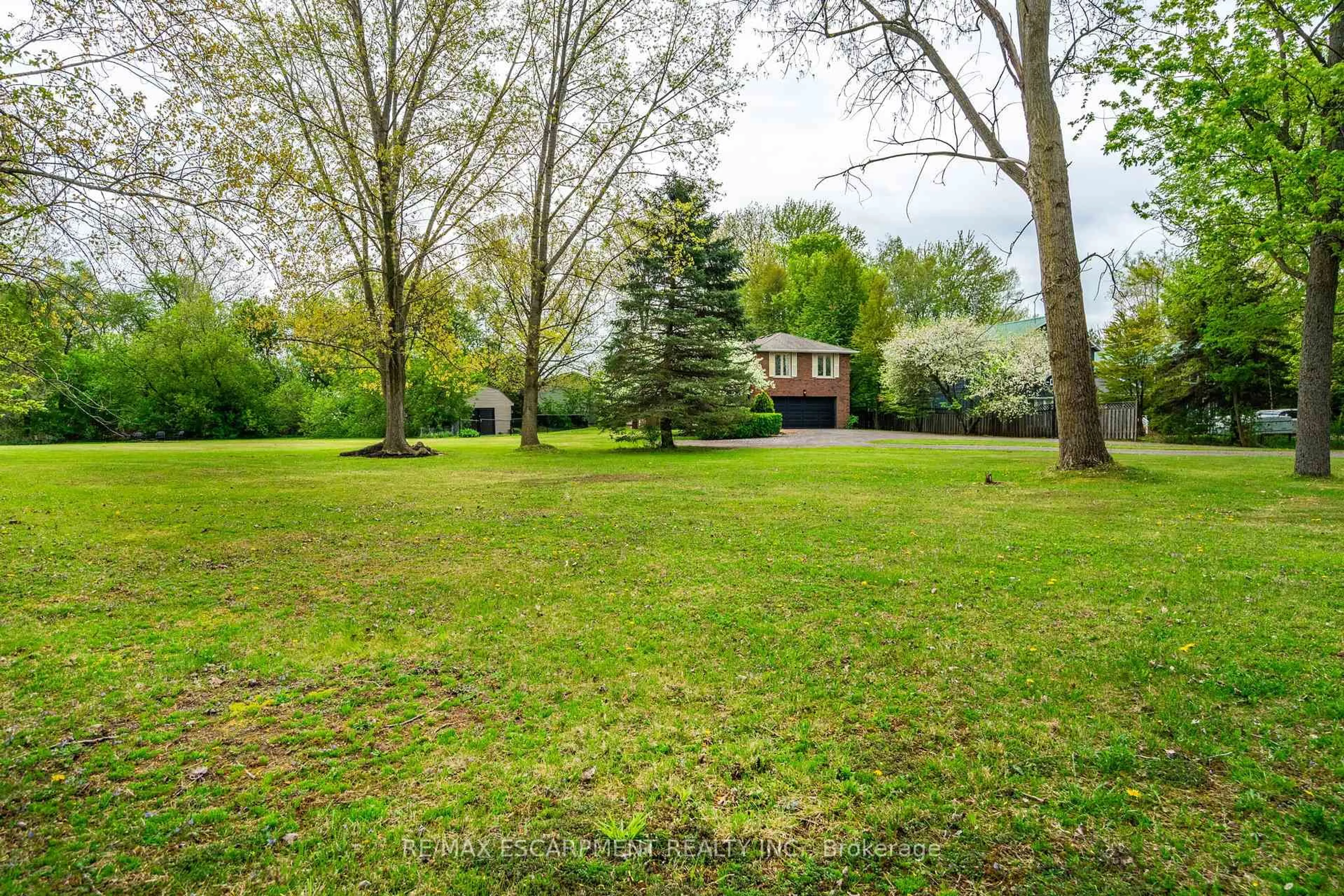 A pic from outside/outdoor area/front of a property/back of a property/a pic from drone, unknown for 152 Concession 7 Rd, Hamilton Ontario L0R 1V0