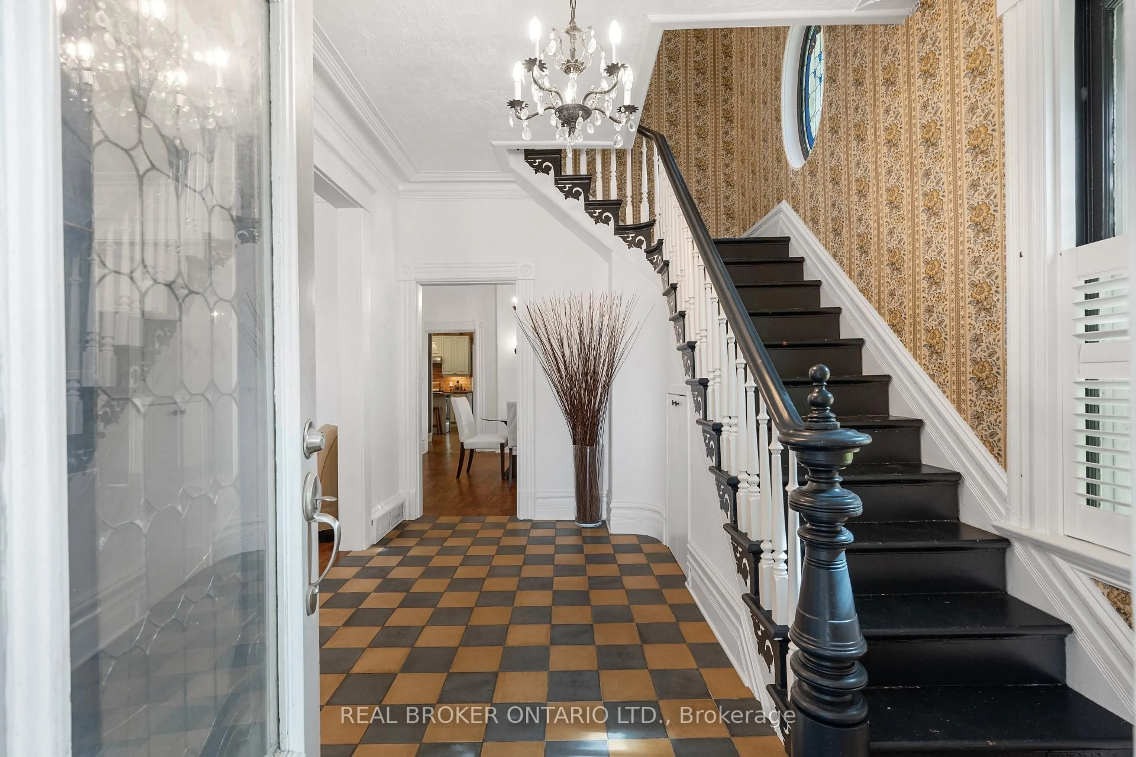 Indoor foyer for 74 LAKE Ave, Carleton Place Ontario K7C 1L6