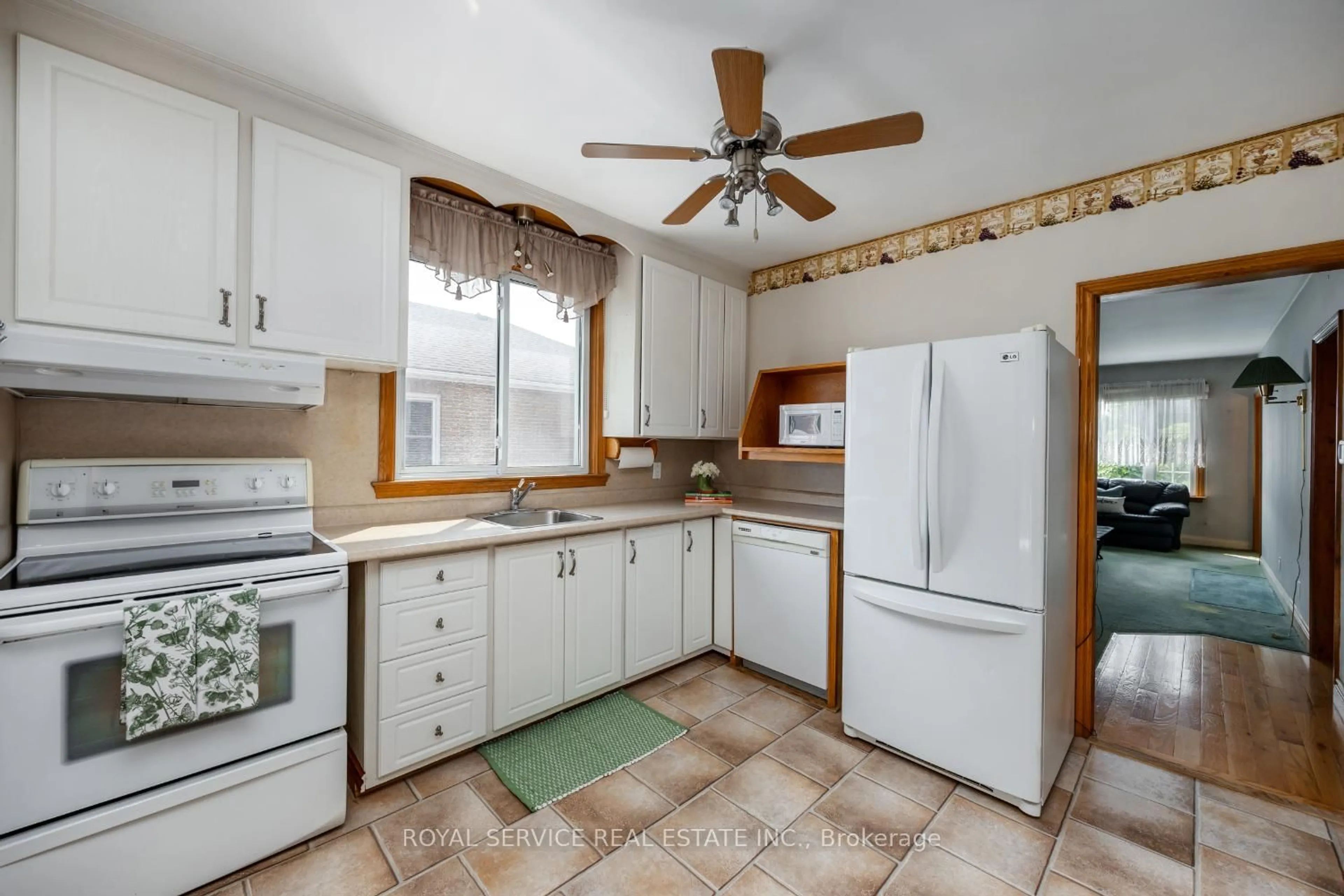 Standard kitchen, ceramic/tile floor for 388 Dublin St, Peterborough Ontario K9H 3C9