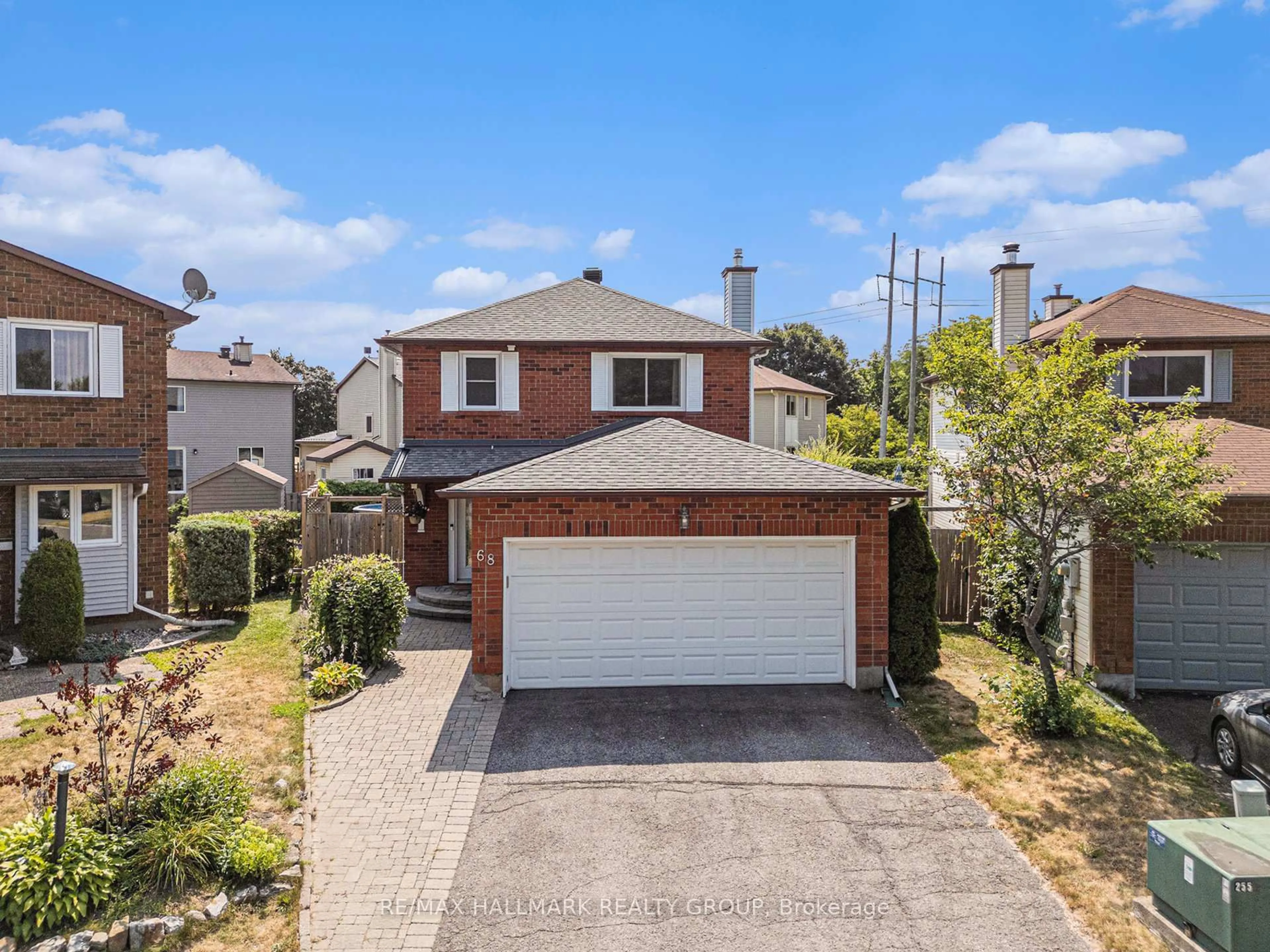 A pic from outside/outdoor area/front of a property/back of a property/a pic from drone, street for 68 Hewitt Crt, Kanata Ontario K2L 3R3