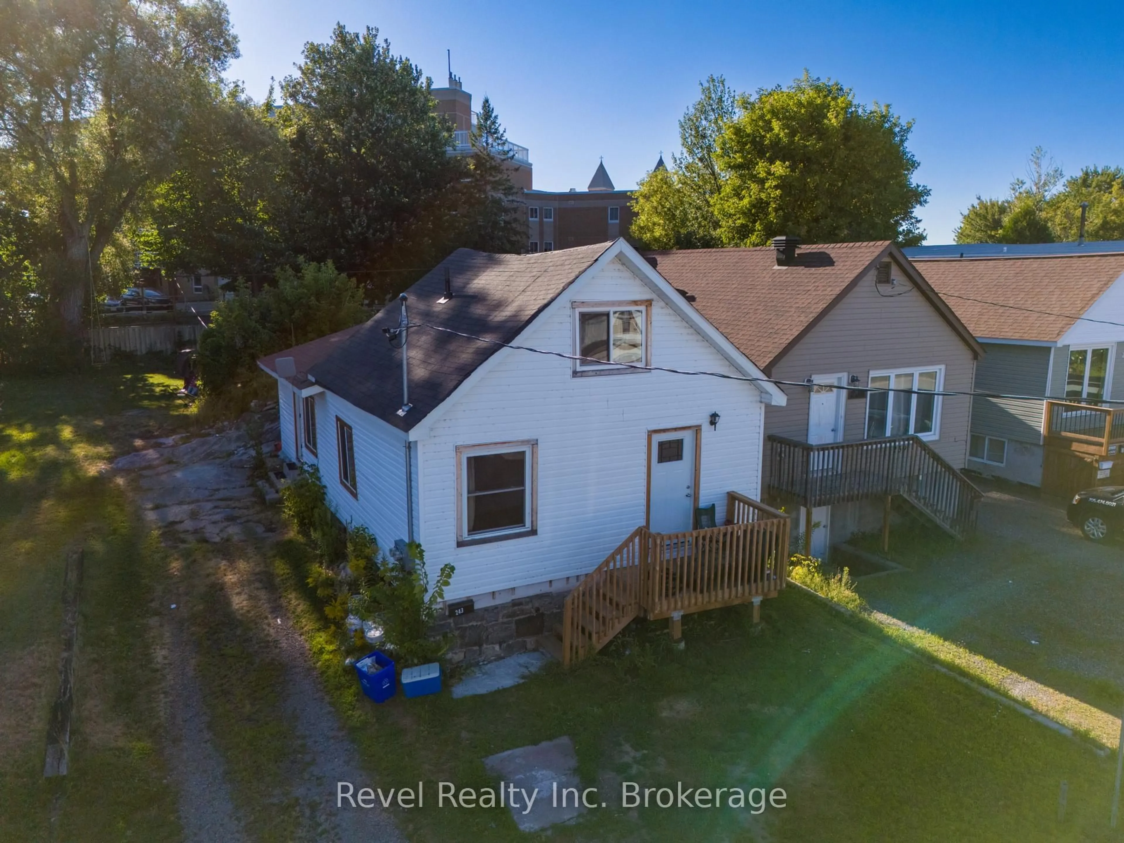 A pic from outside/outdoor area/front of a property/back of a property/a pic from drone, street for 243 Princess St, North Bay Ontario P1B 1R1