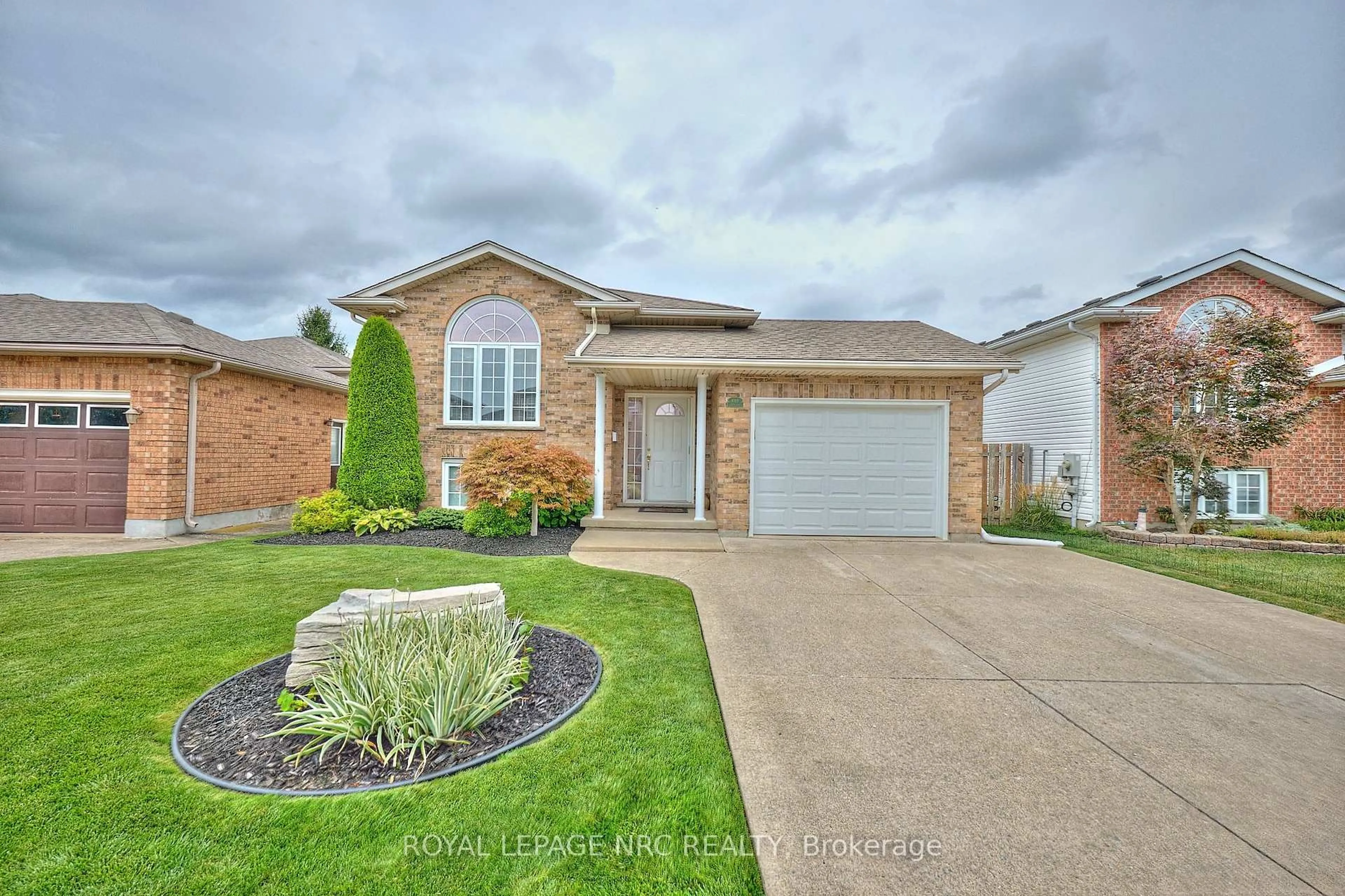 Home with brick exterior material, street for 8105 Citation Rd, Niagara Falls Ontario L2H 3H7