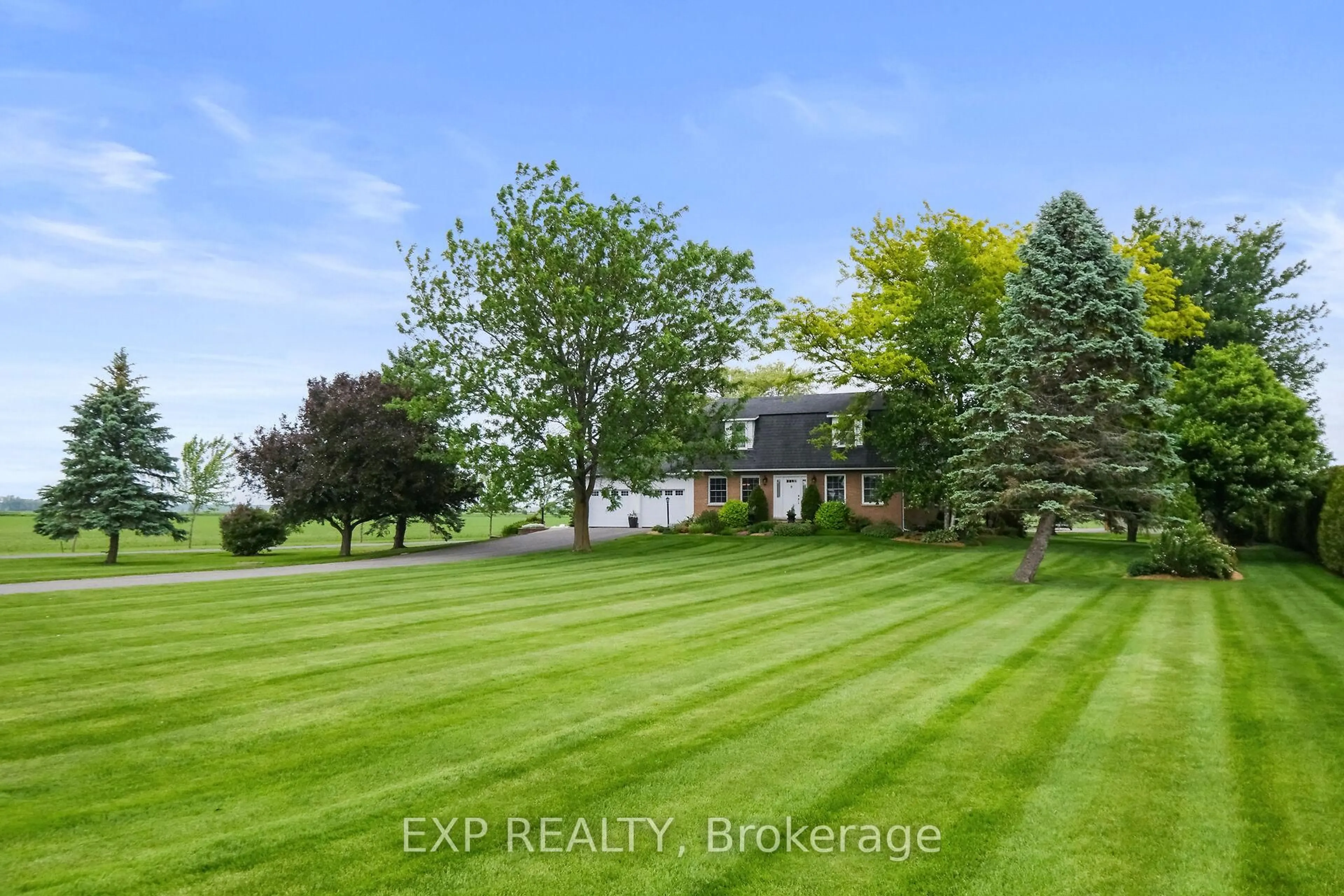 A pic from outside/outdoor area/front of a property/back of a property/a pic from drone, water/lake/river/ocean view for 183 Hamilton Rd, Russell Ontario K4R 0J1