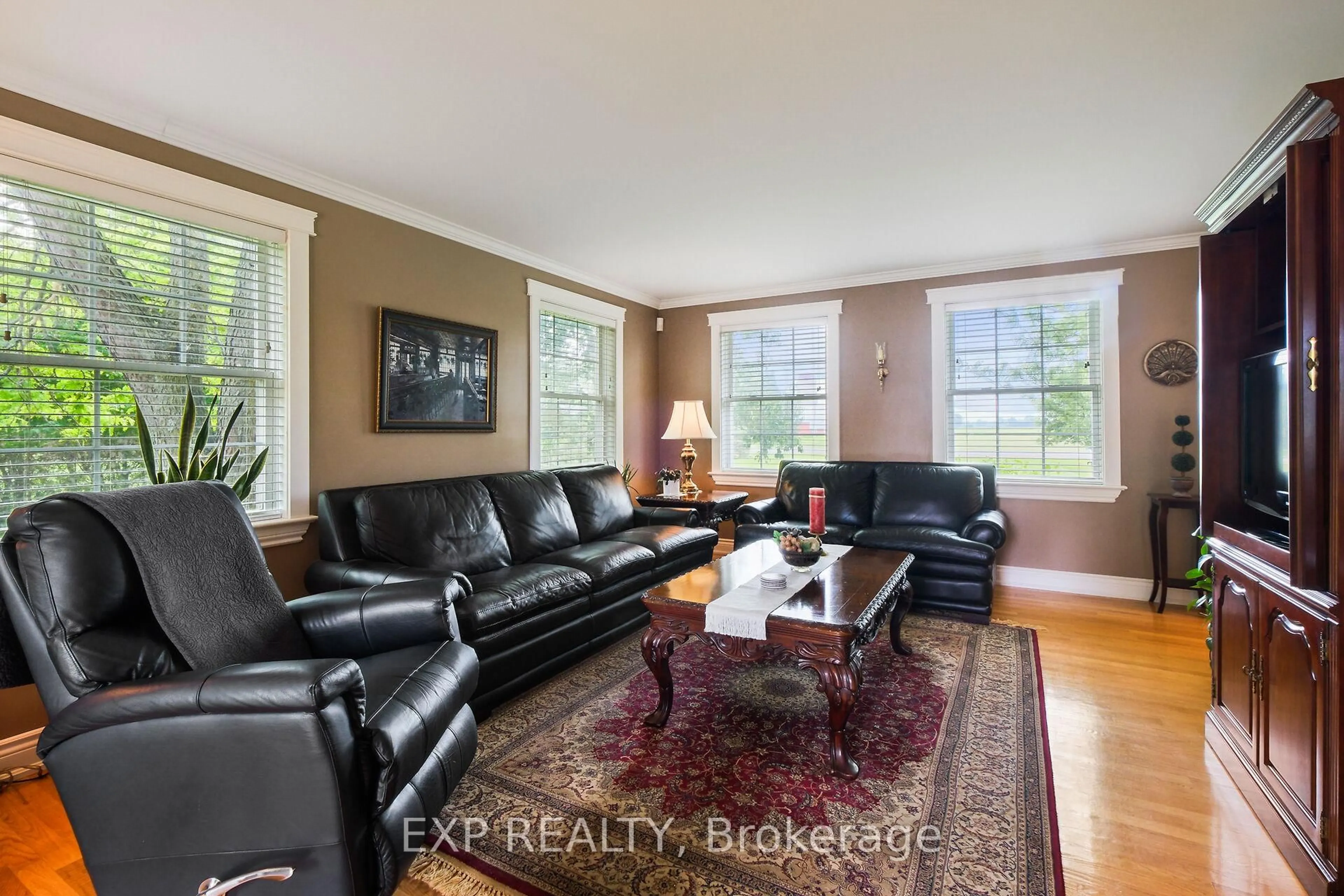 Living room with furniture, unknown for 183 Hamilton Rd, Russell Ontario K4R 0J1