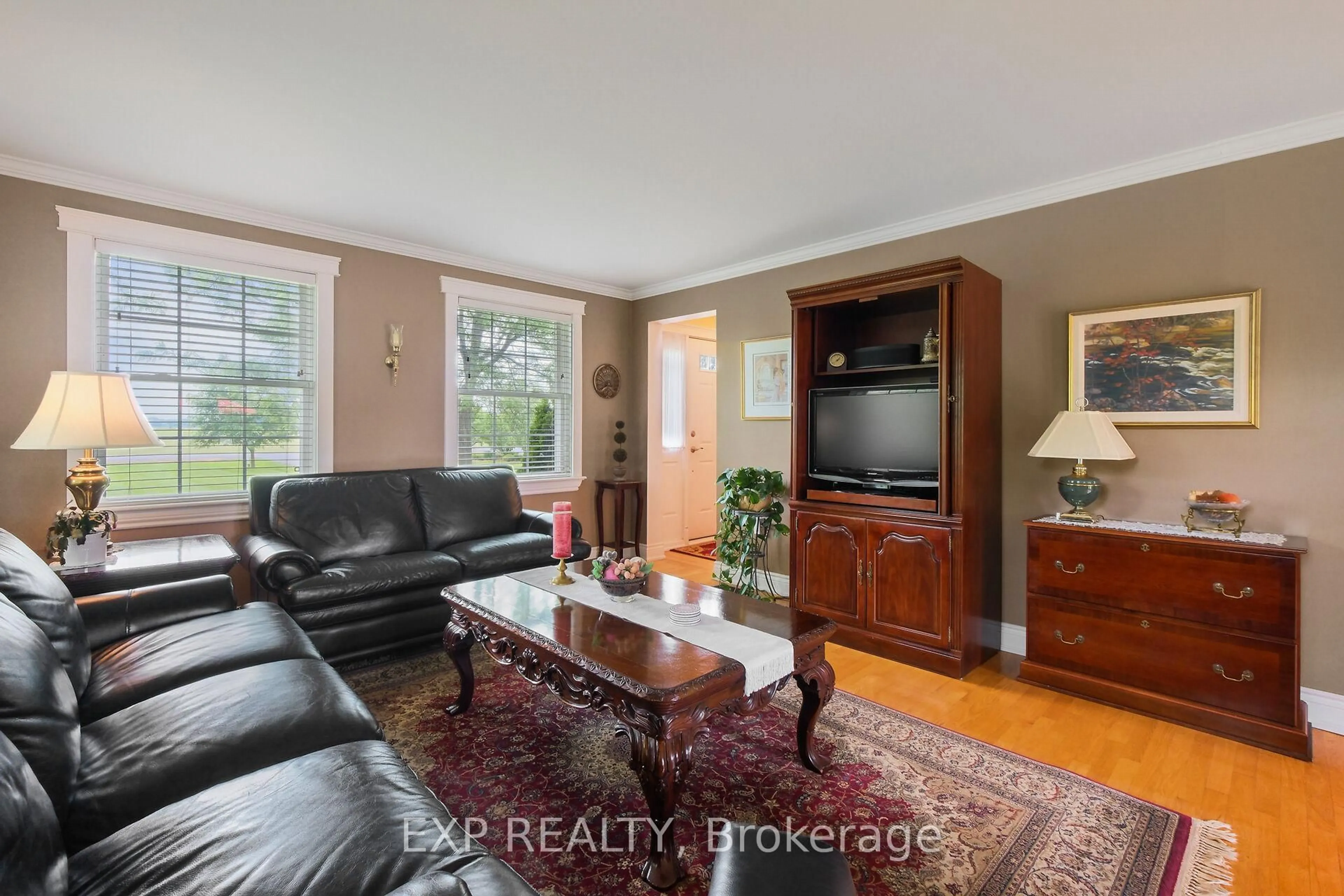Living room with furniture, unknown for 183 Hamilton Rd, Russell Ontario K4R 0J1