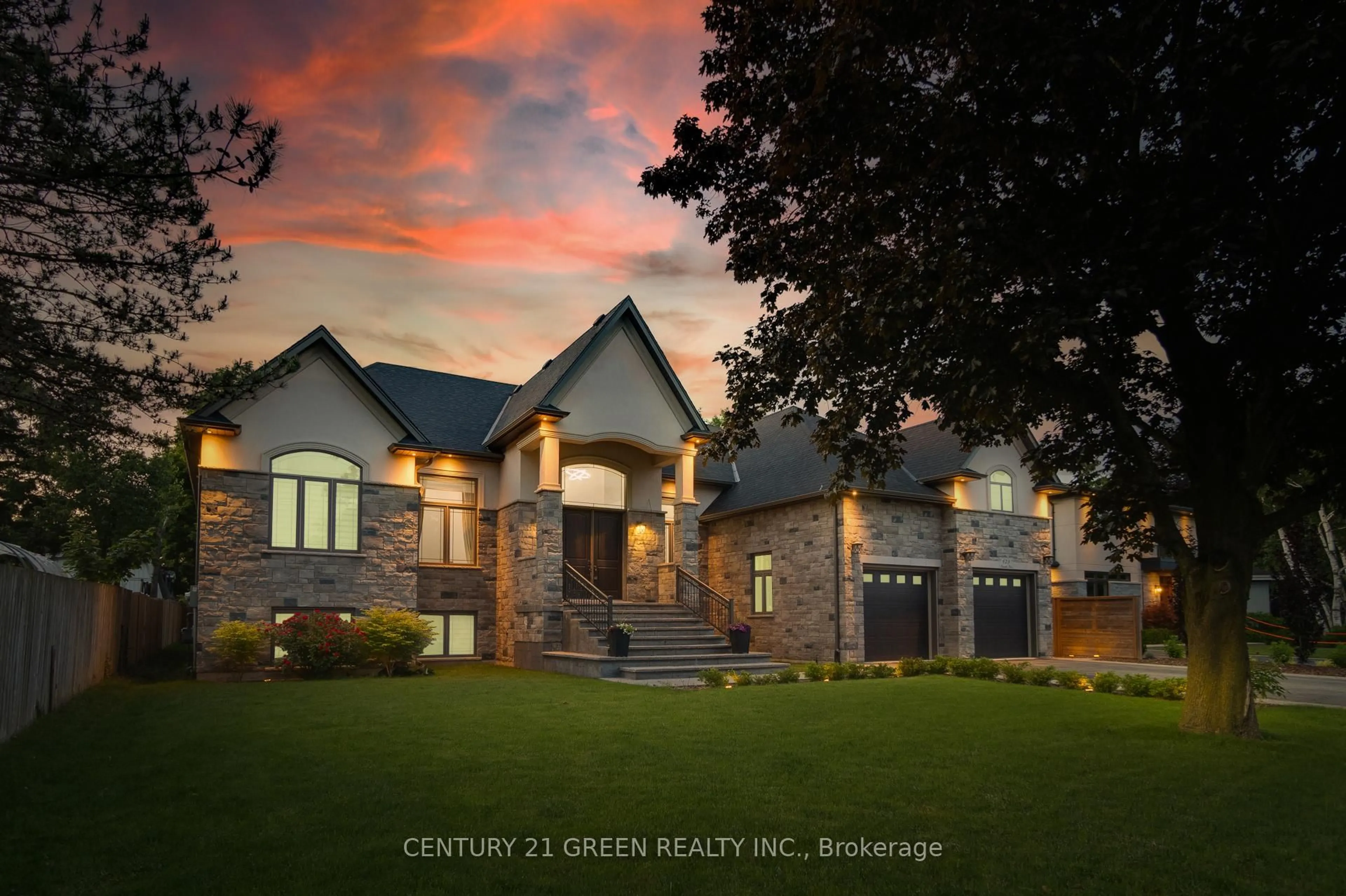 Home with brick exterior material, unknown for 679 Hiawatha Blvd, Hamilton Ontario L9G 3A6
